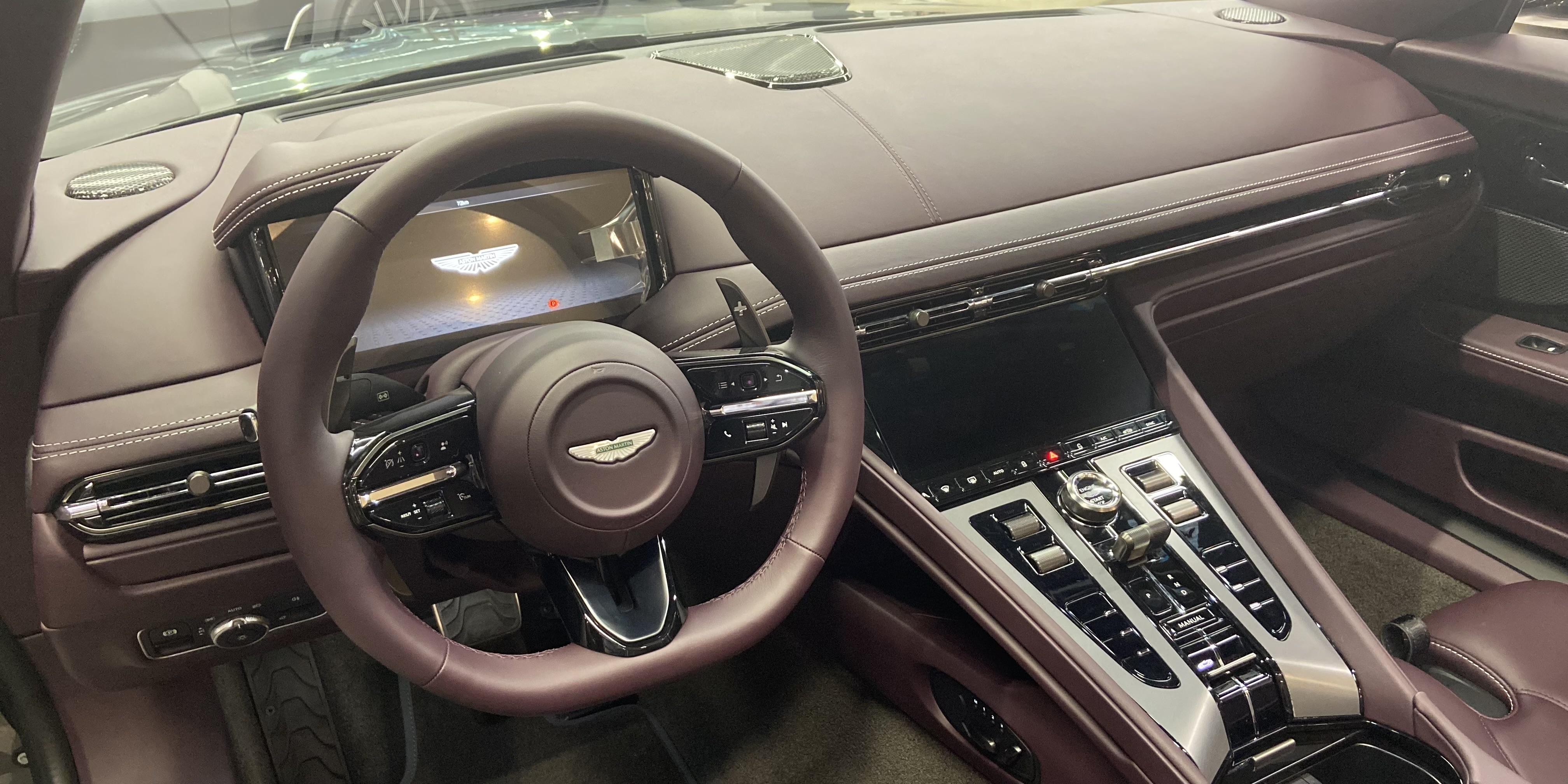 Aston Martin DB12 Volante