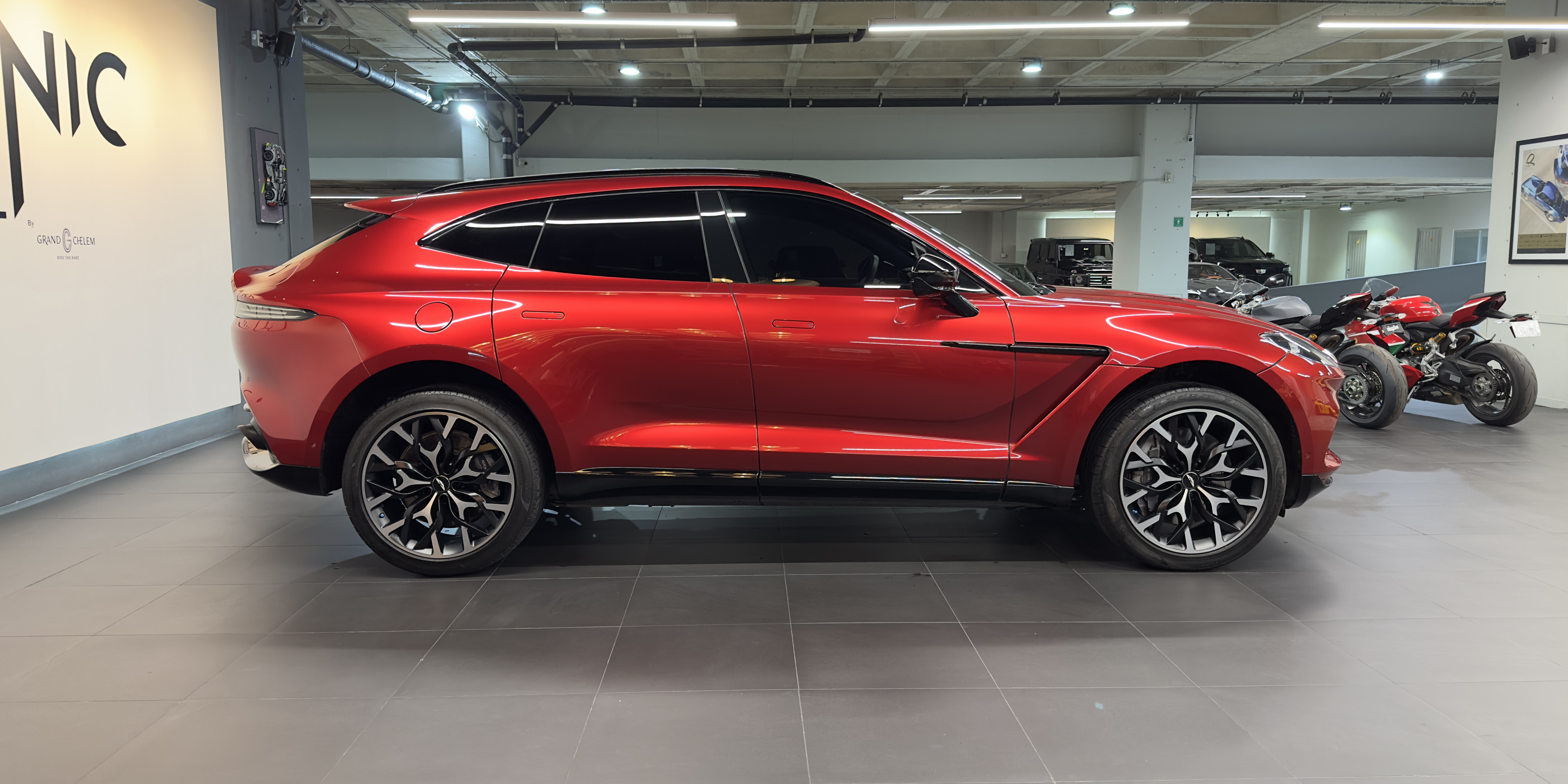 Aston Martin DBX