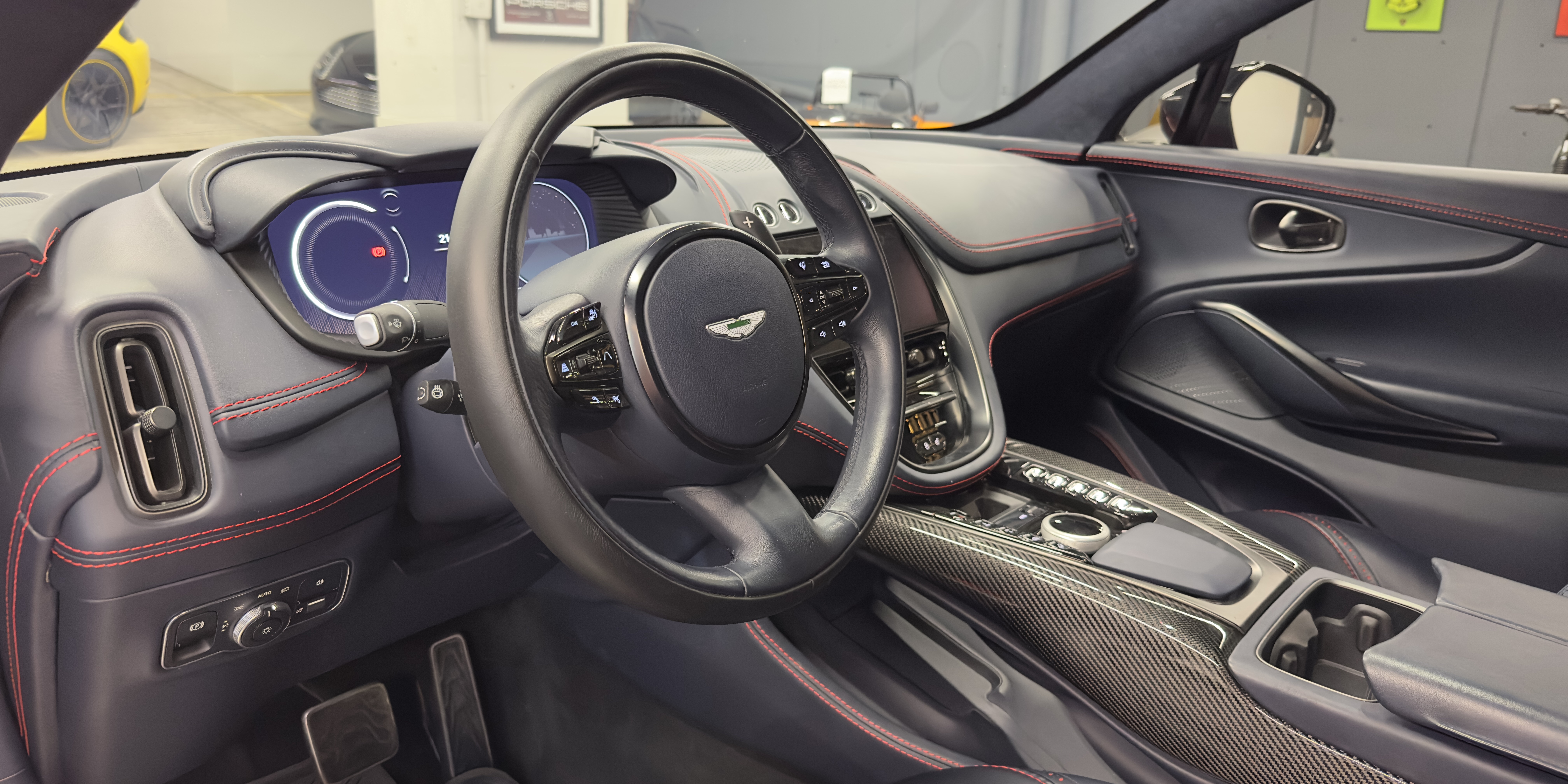 Aston Martin DBX