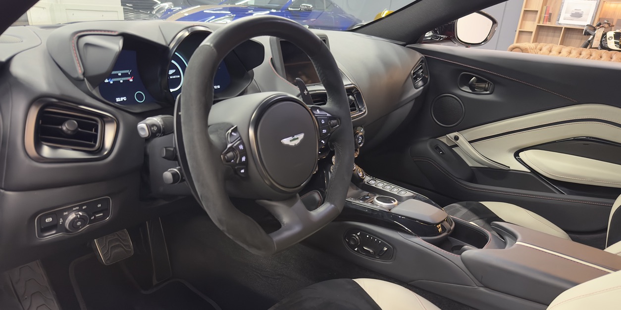 Aston Martin Vantage Coupe