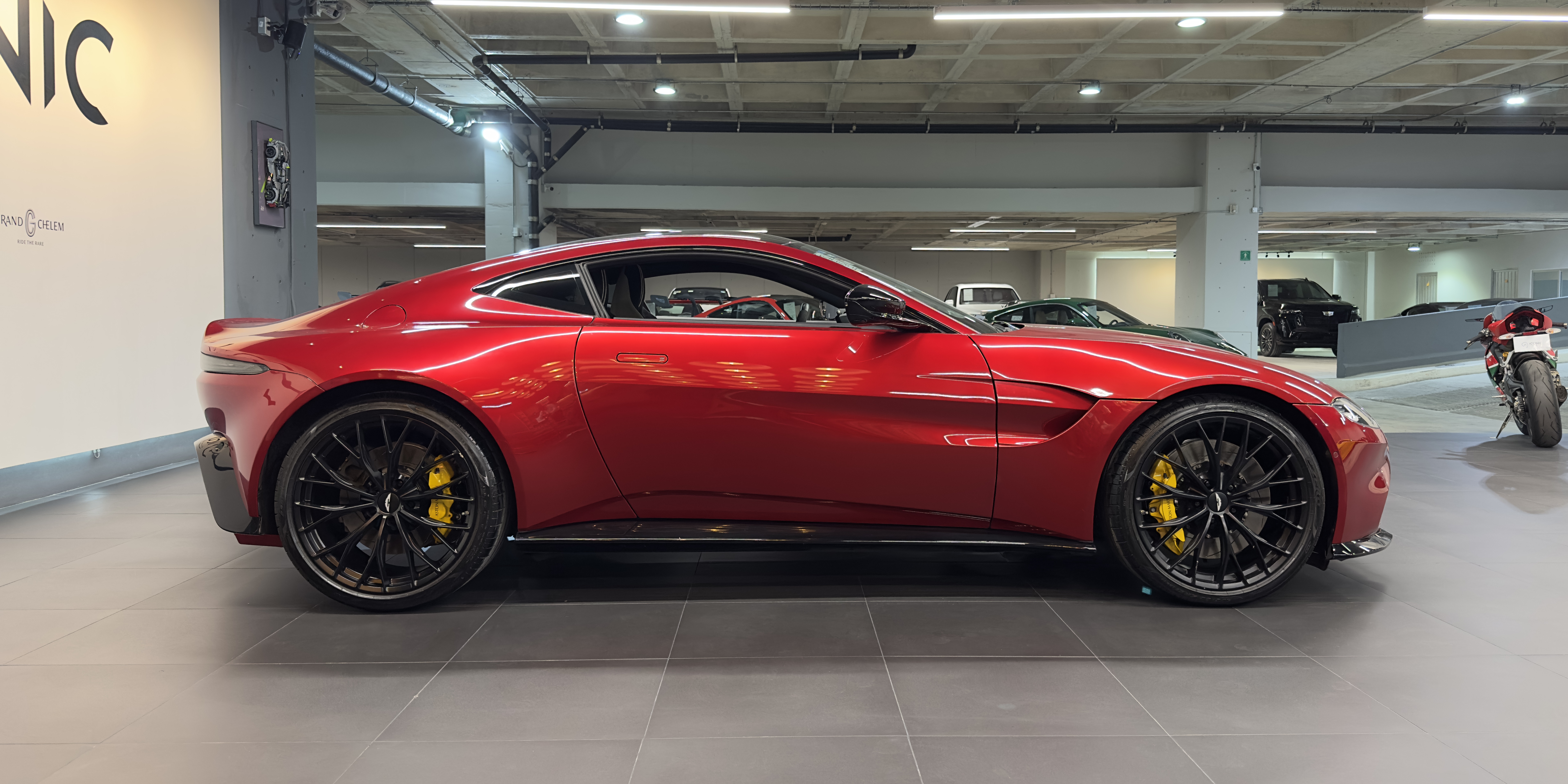 Aston Martin Vantage Coupe