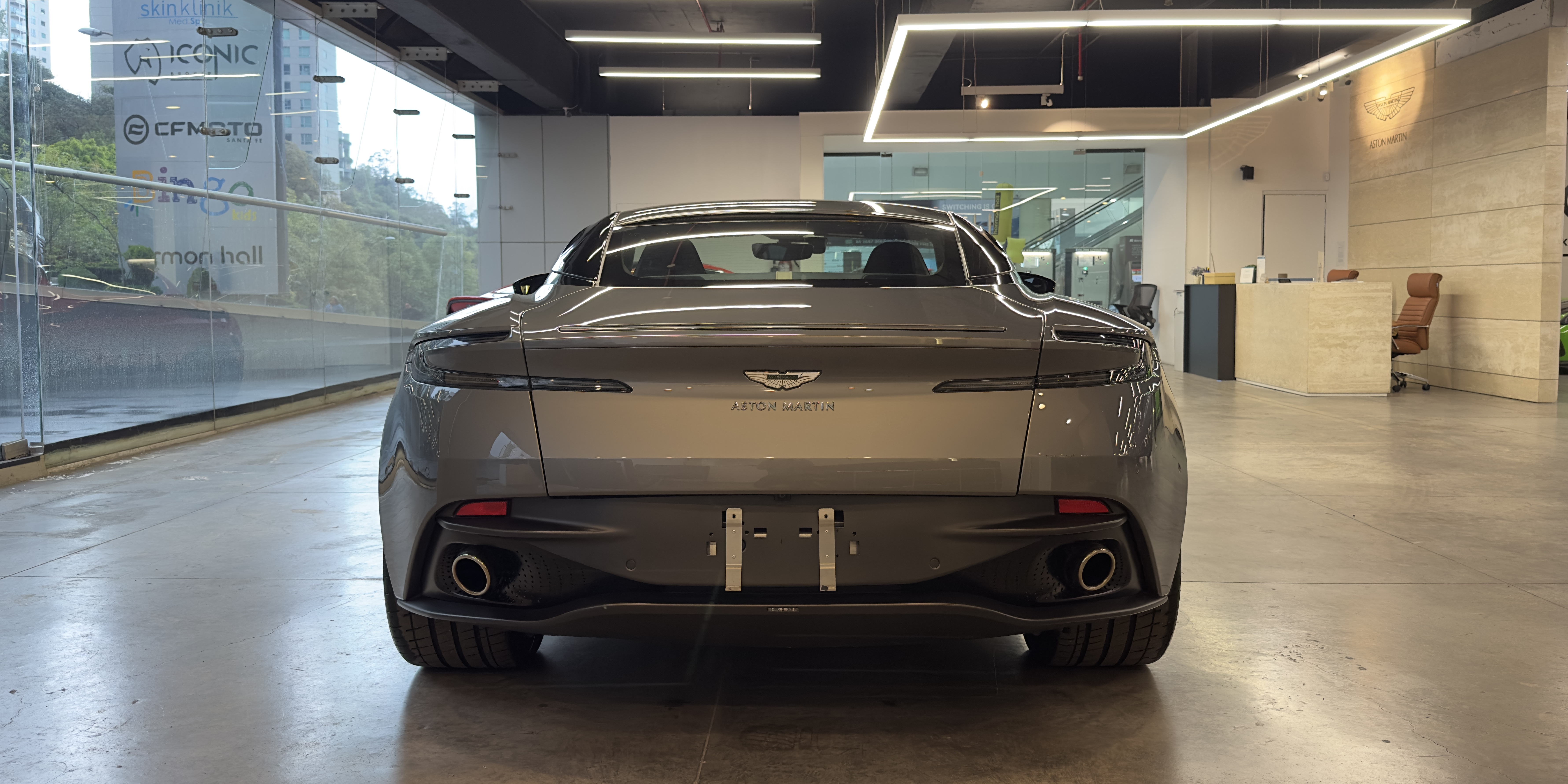 Aston Martin DB11 V8