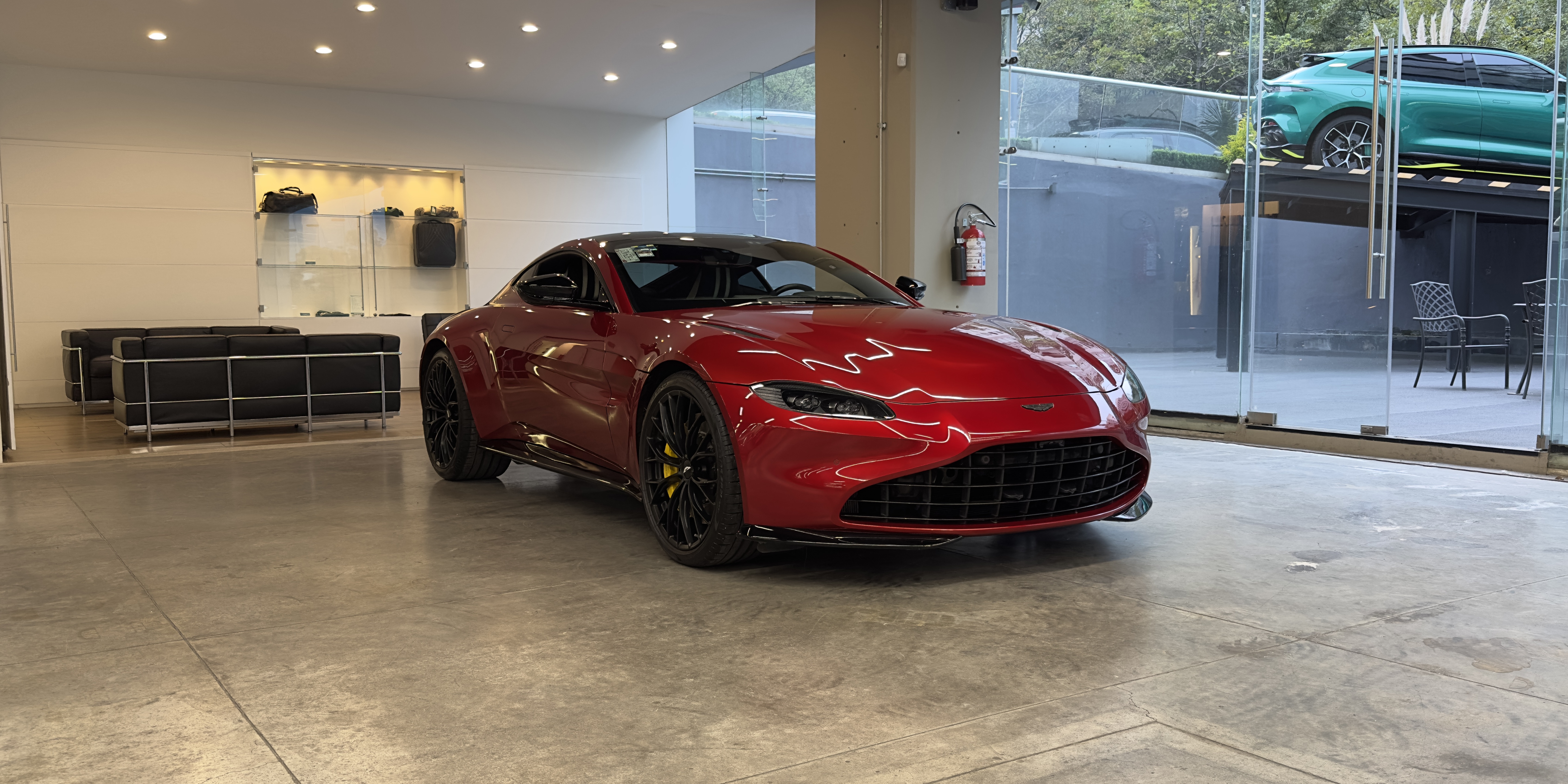 Aston Martin Vantage Coupe