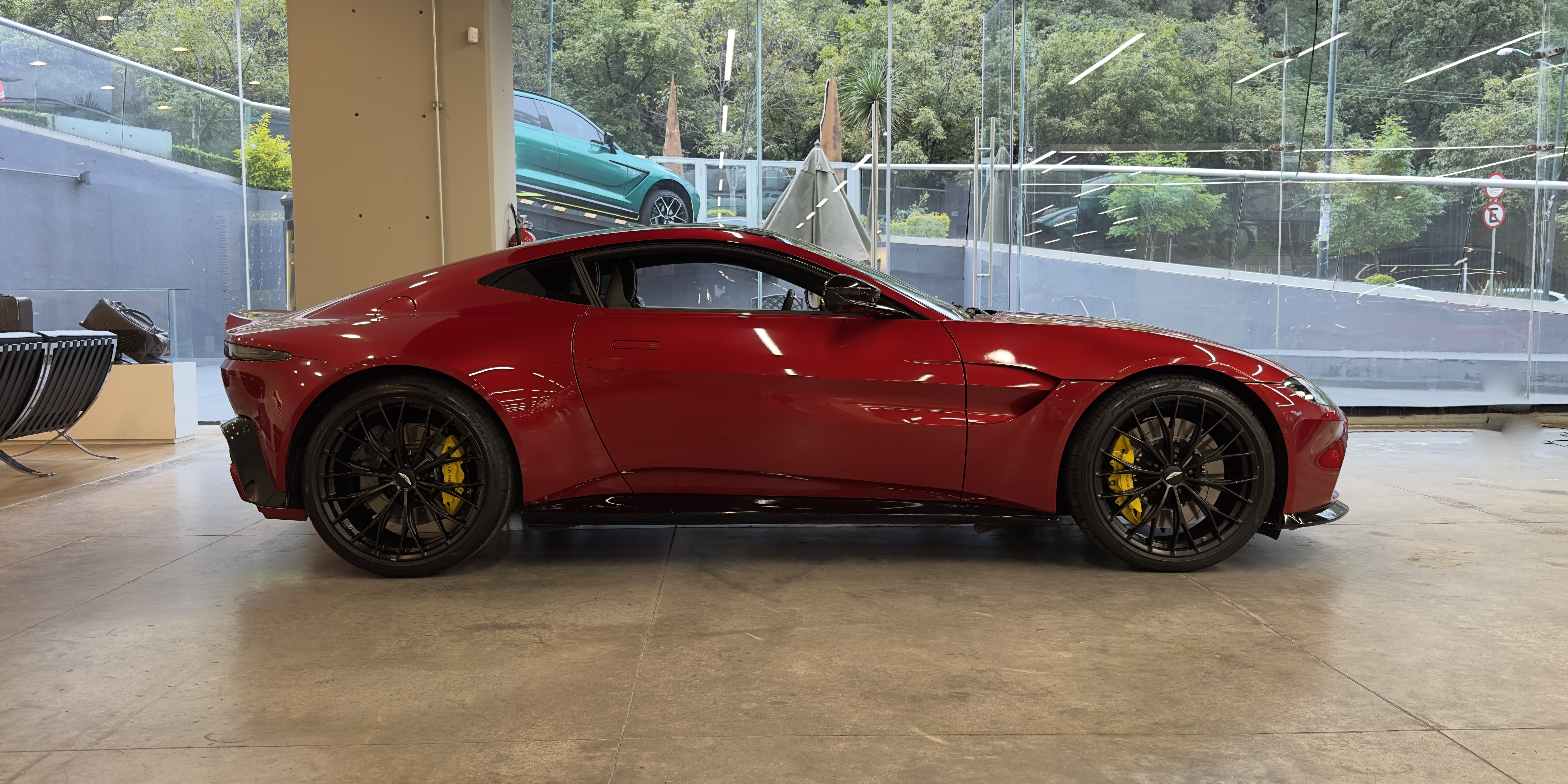 Aston Martin Vantage Coupe