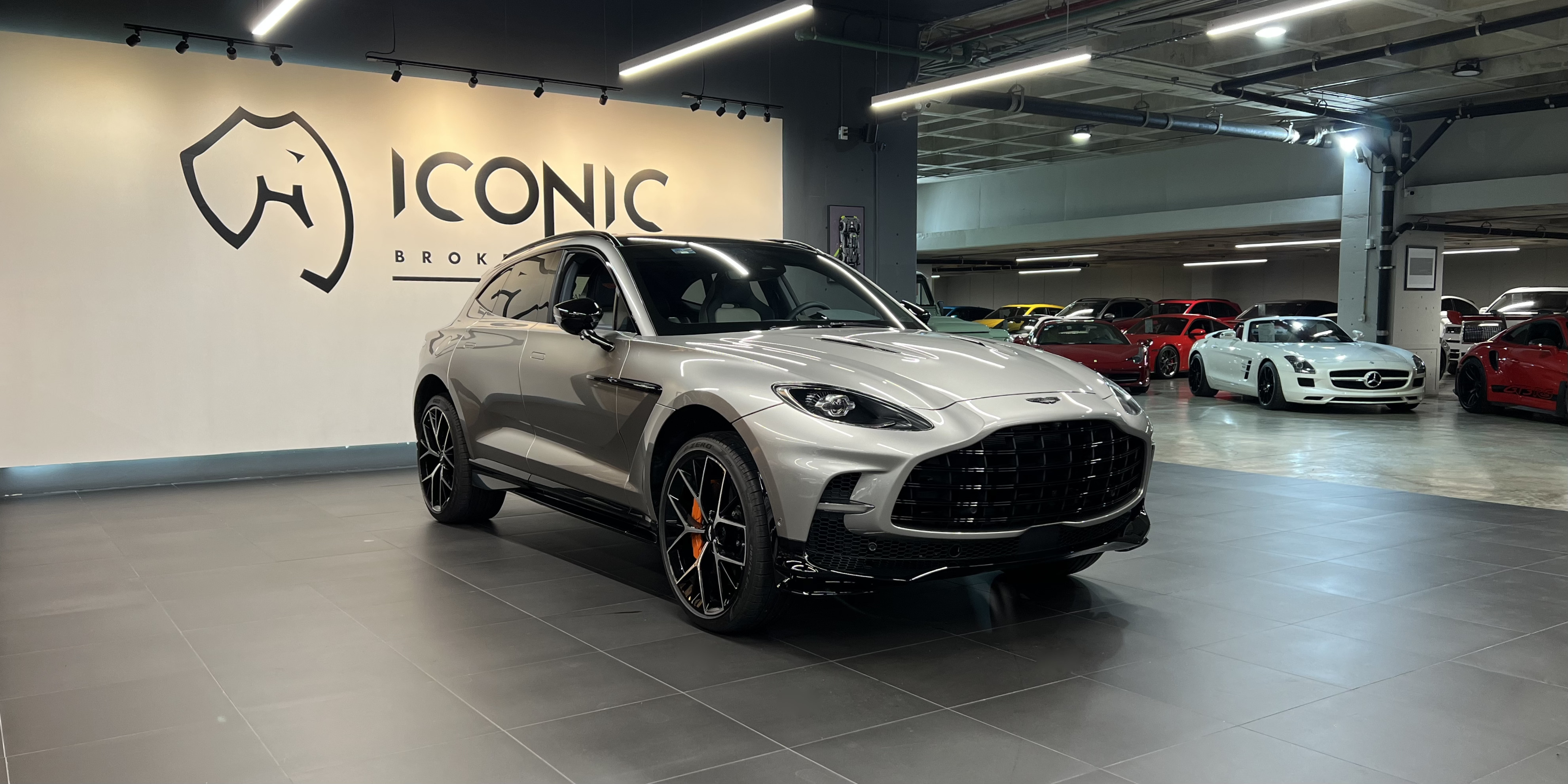 Aston Martin DBX707