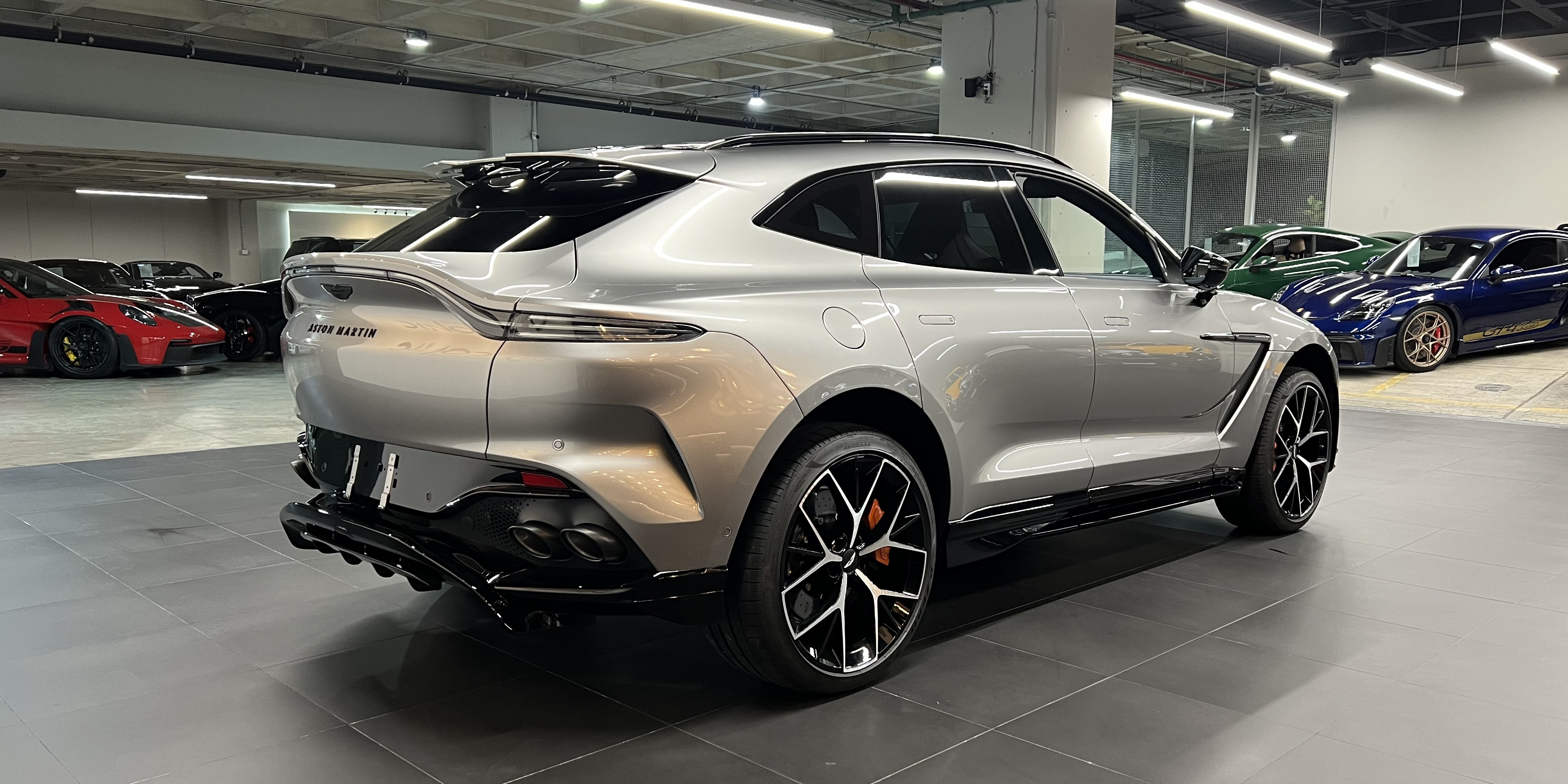 Aston Martin DBX707