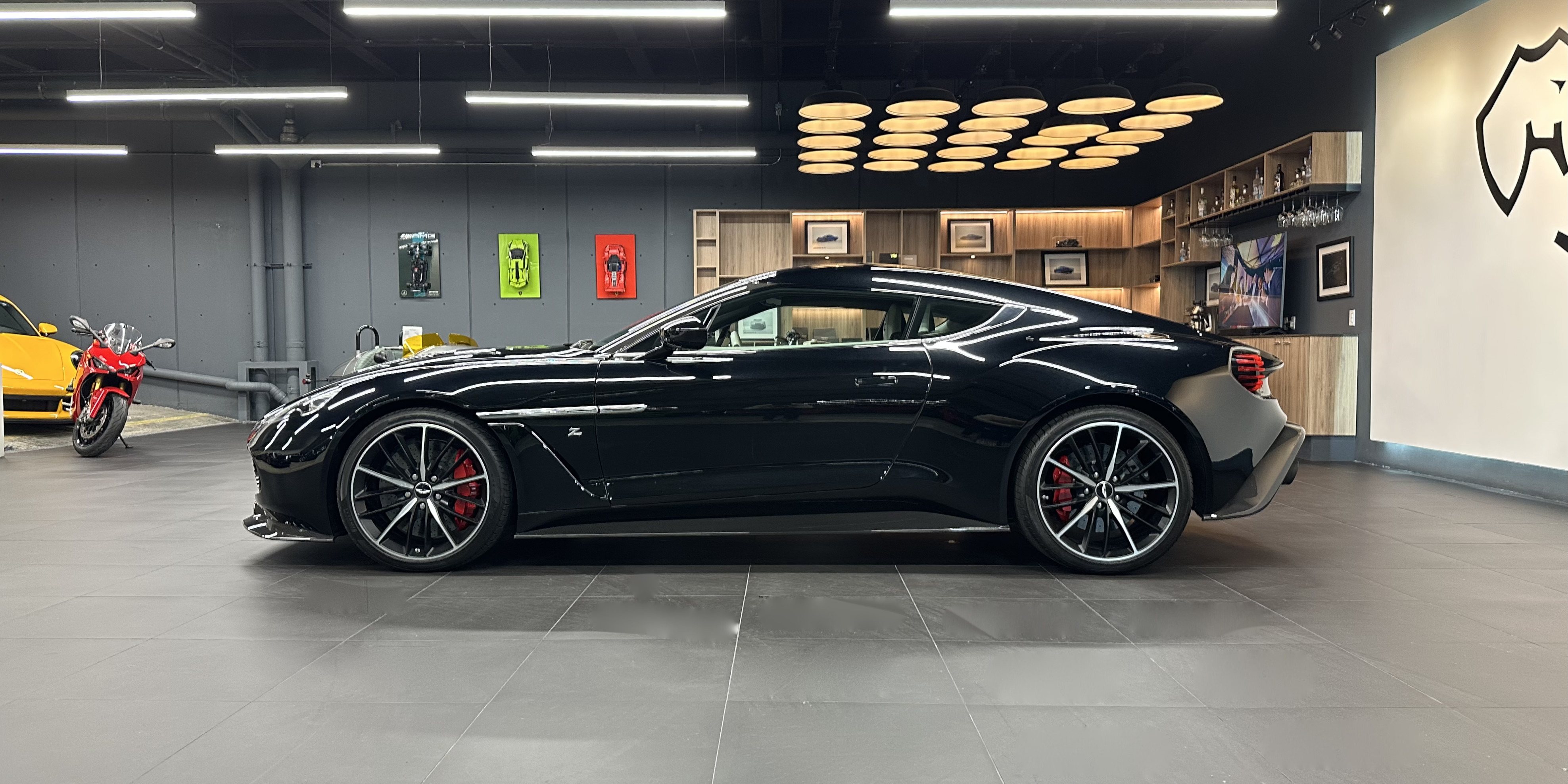 Aston Martin Vanquish Zagato
