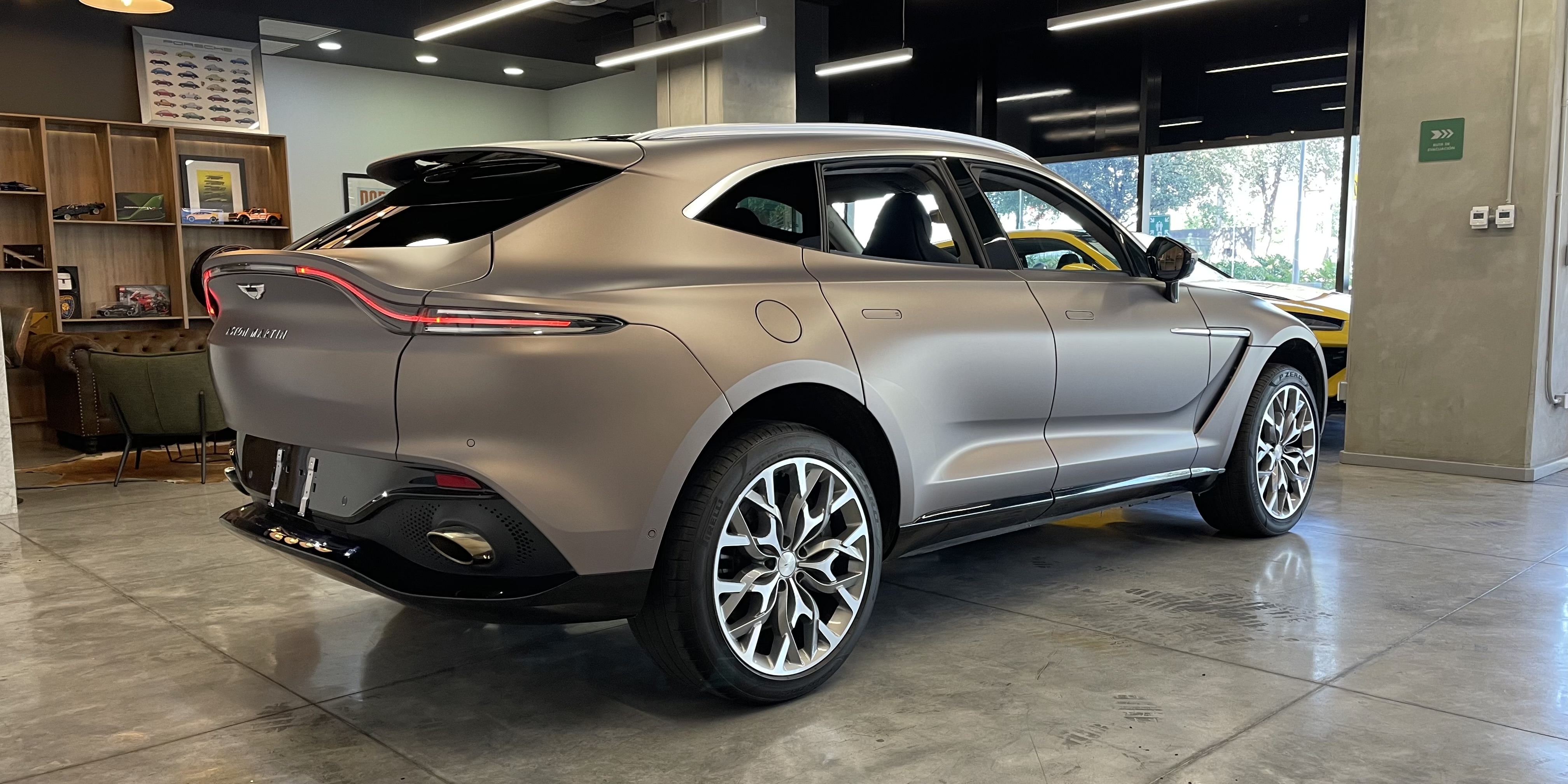 Aston Martin DBX