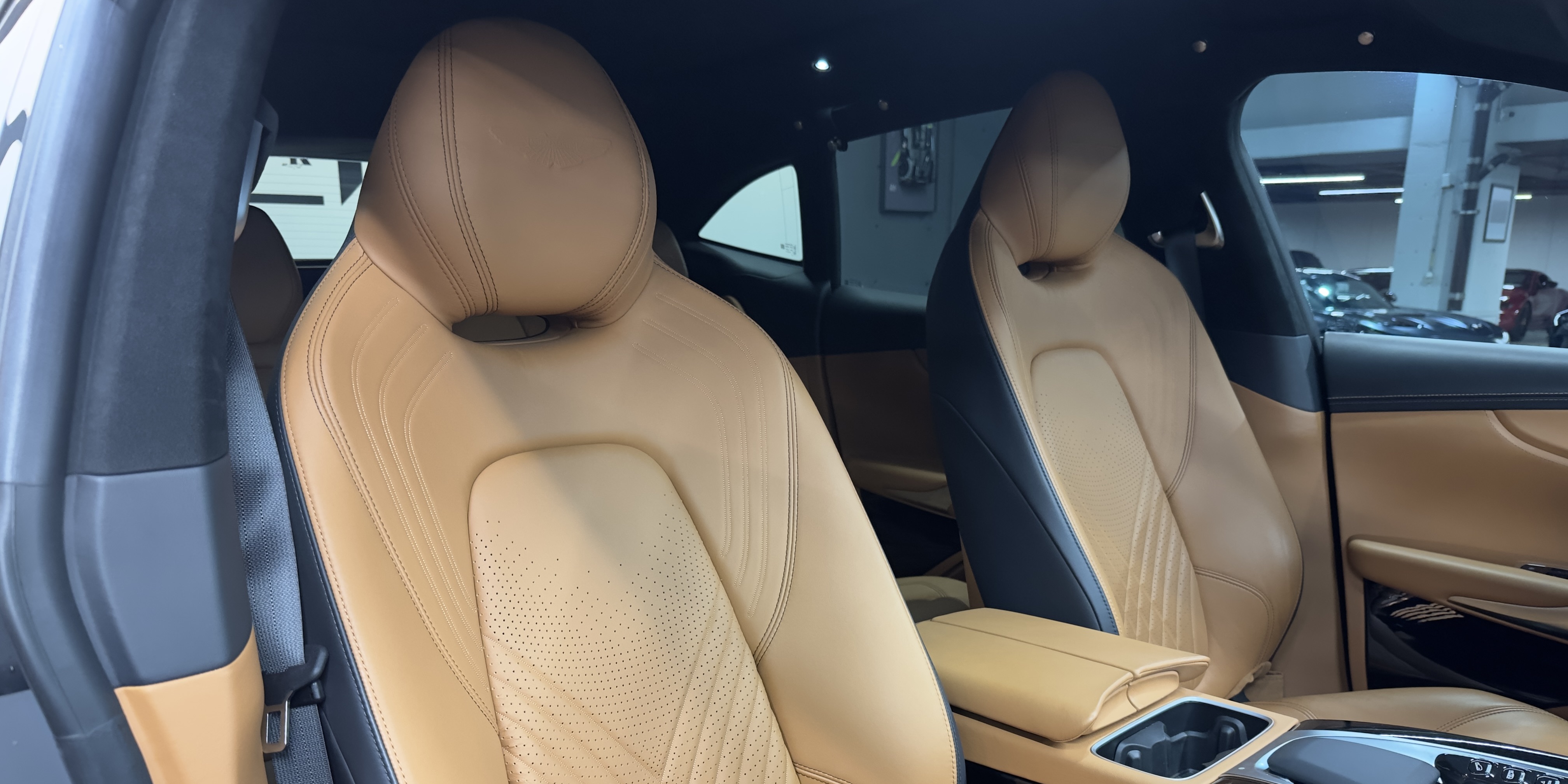 Aston Martin DBX