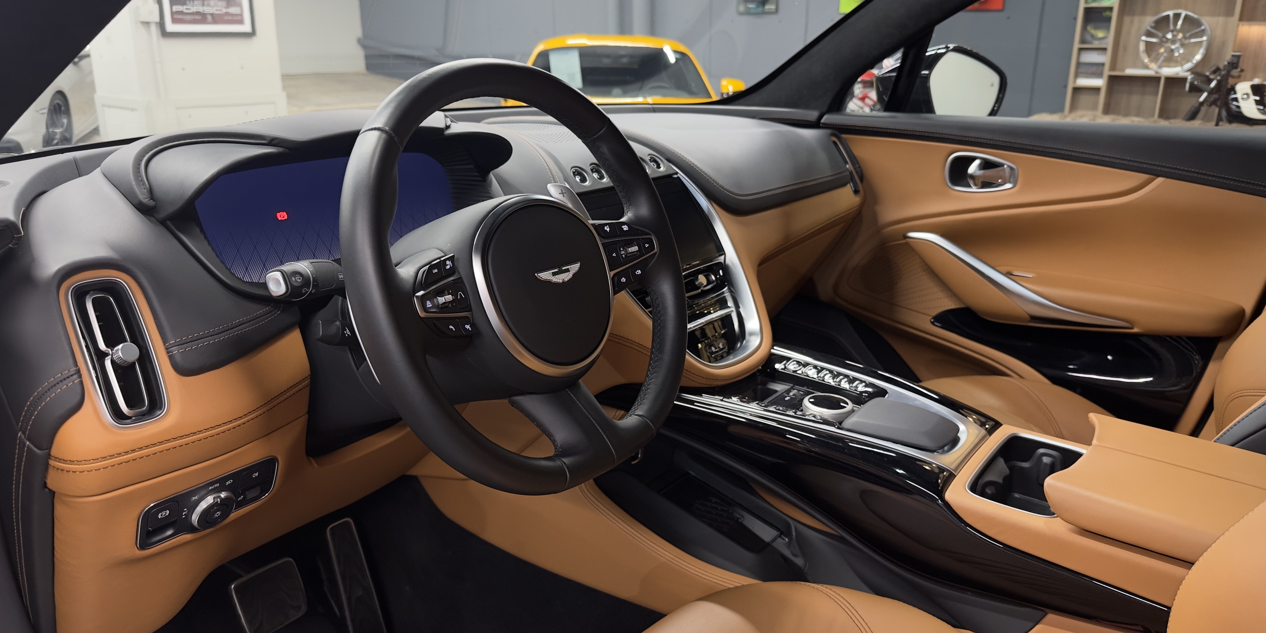 Aston Martin DBX
