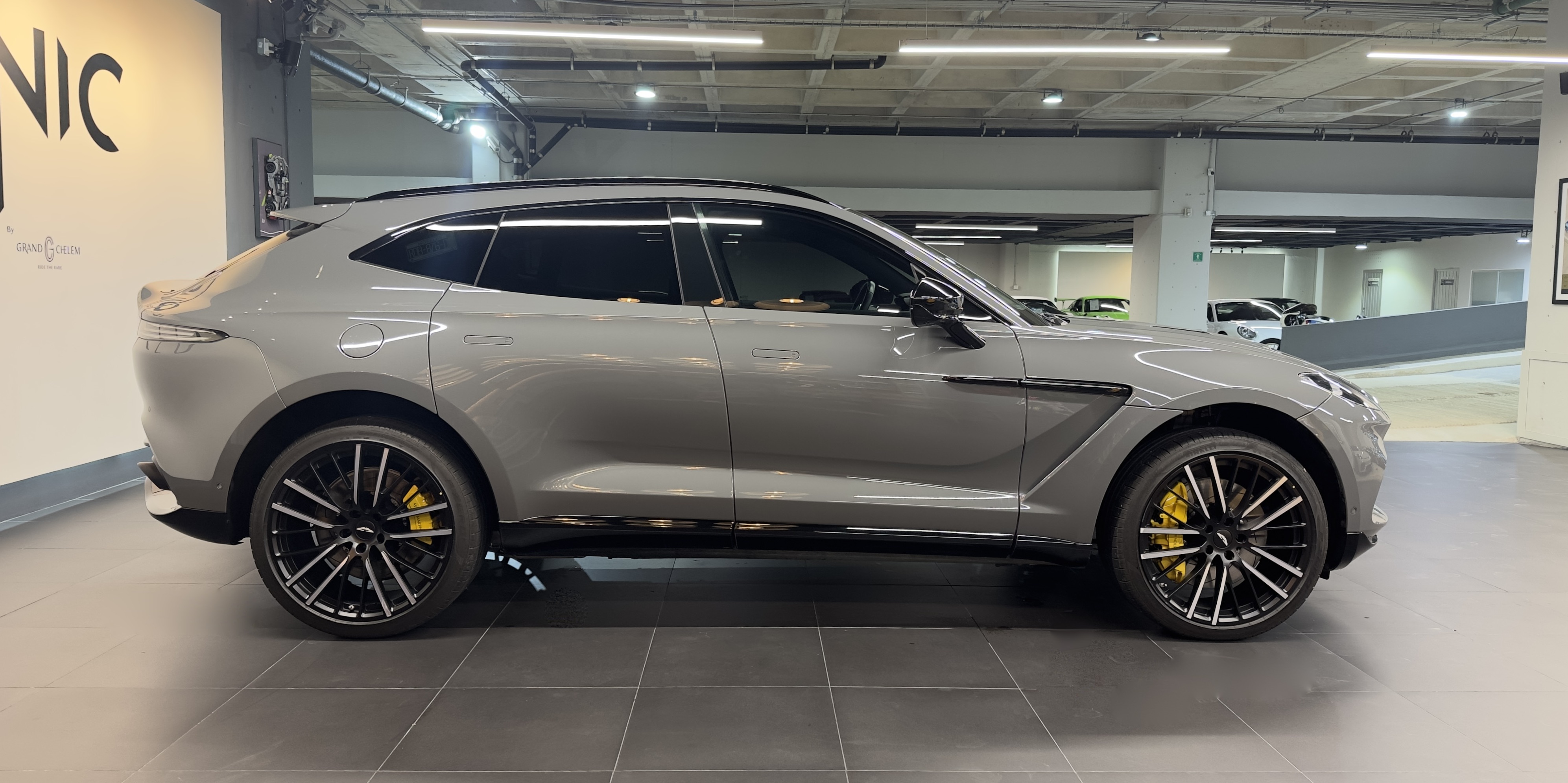 Aston Martin DBX