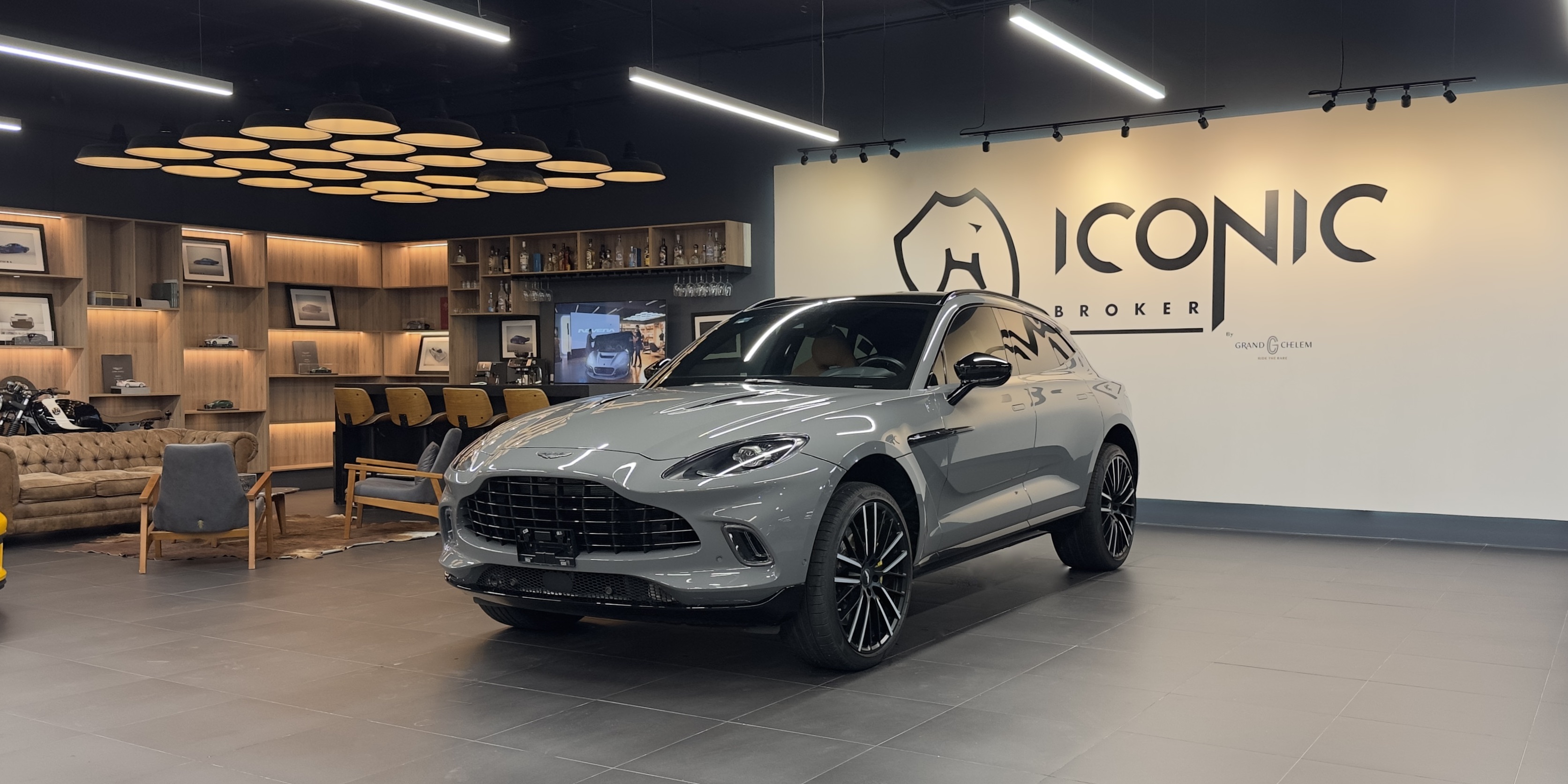 Aston Martin DBX