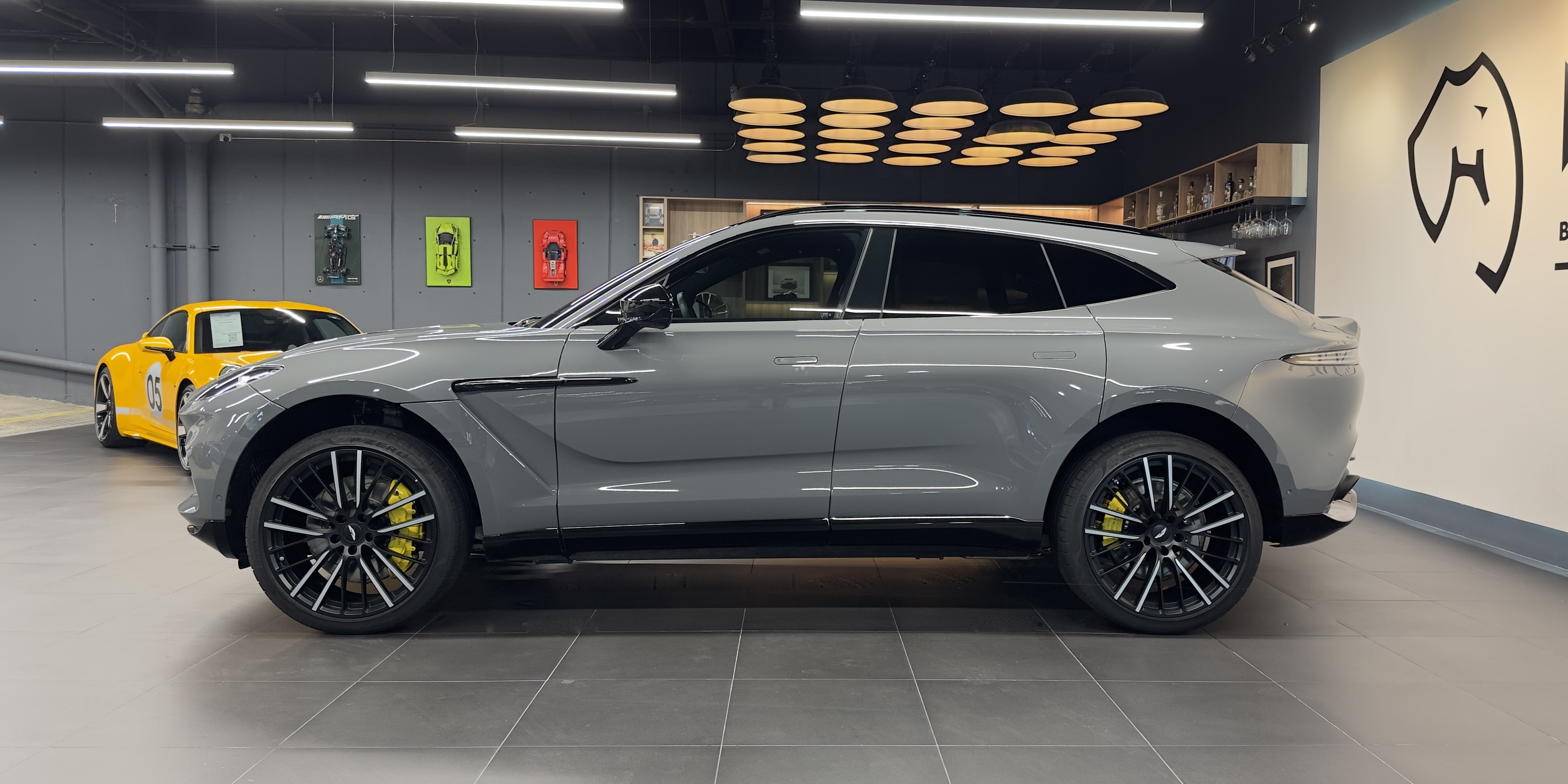 Aston Martin DBX