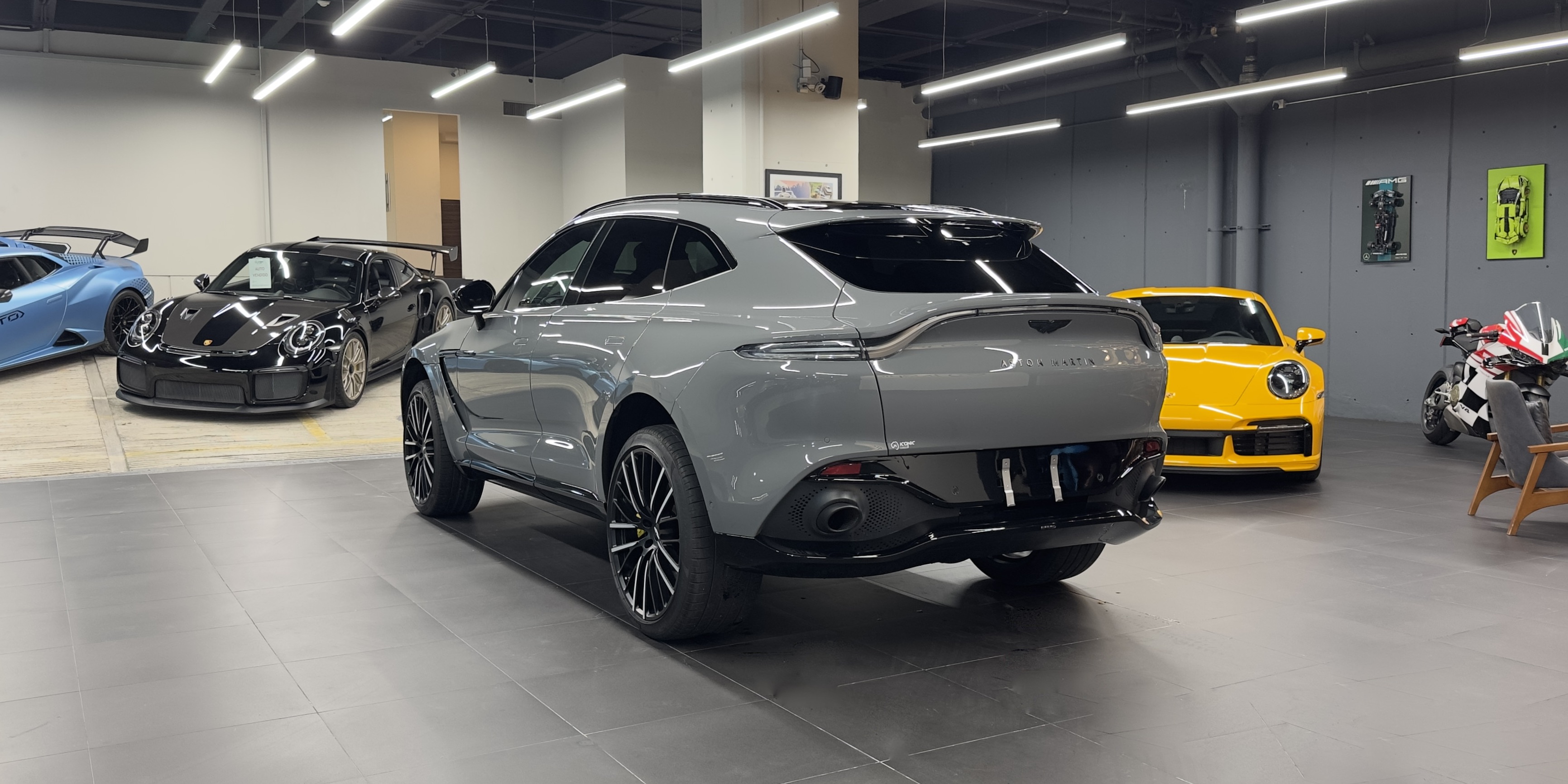 Aston Martin DBX