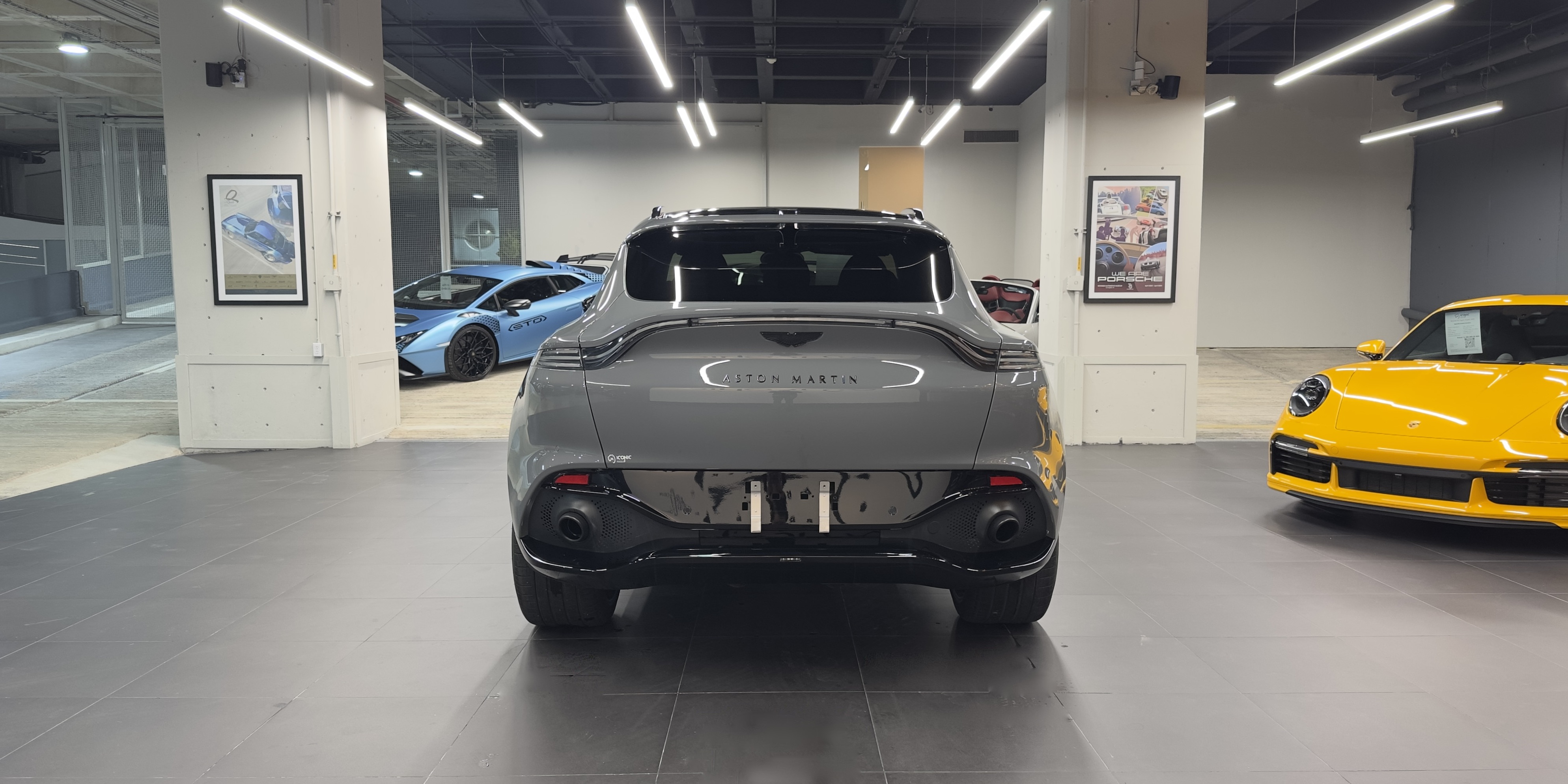 Aston Martin DBX