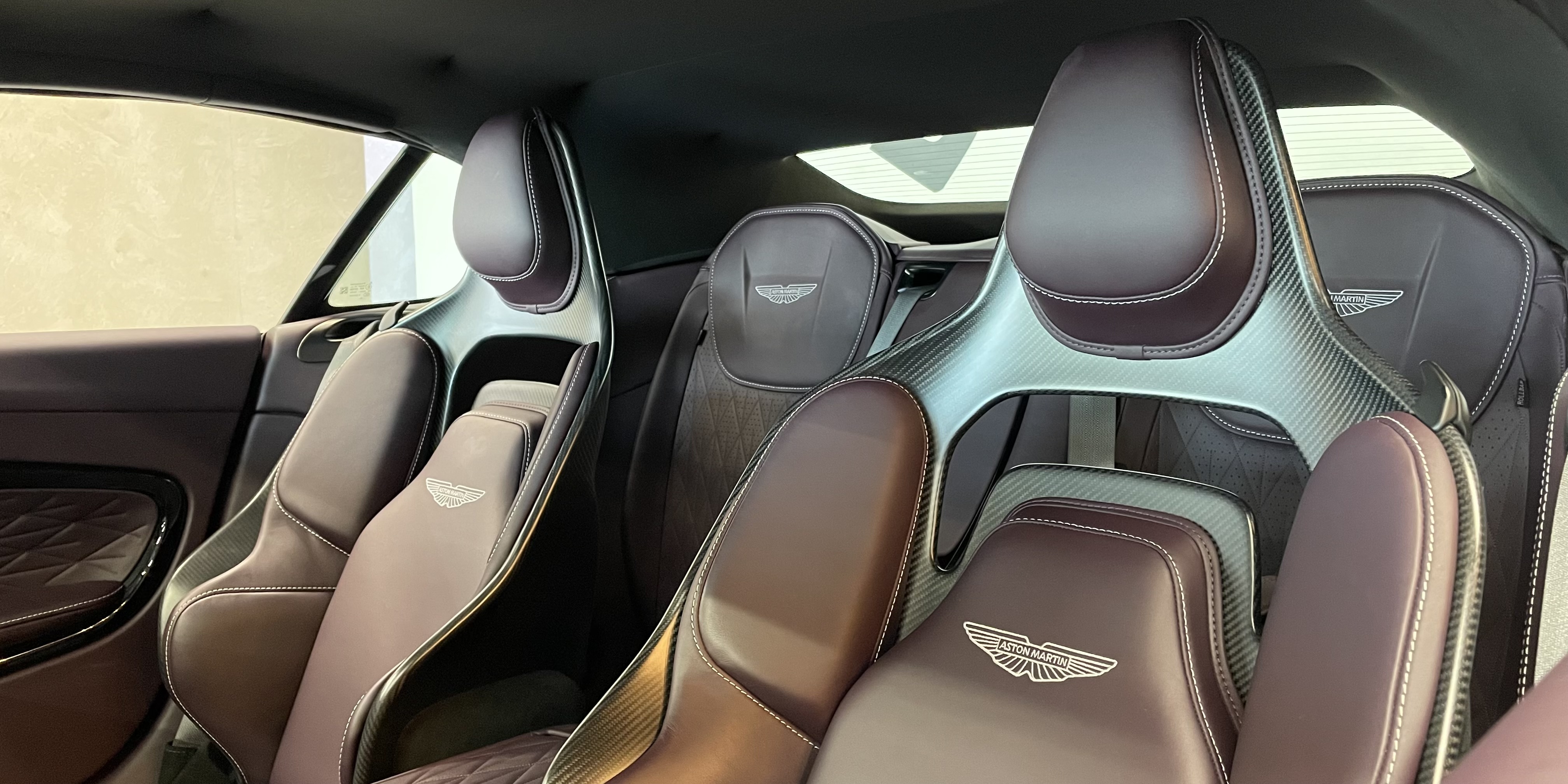 Aston Martin DB12 Volante