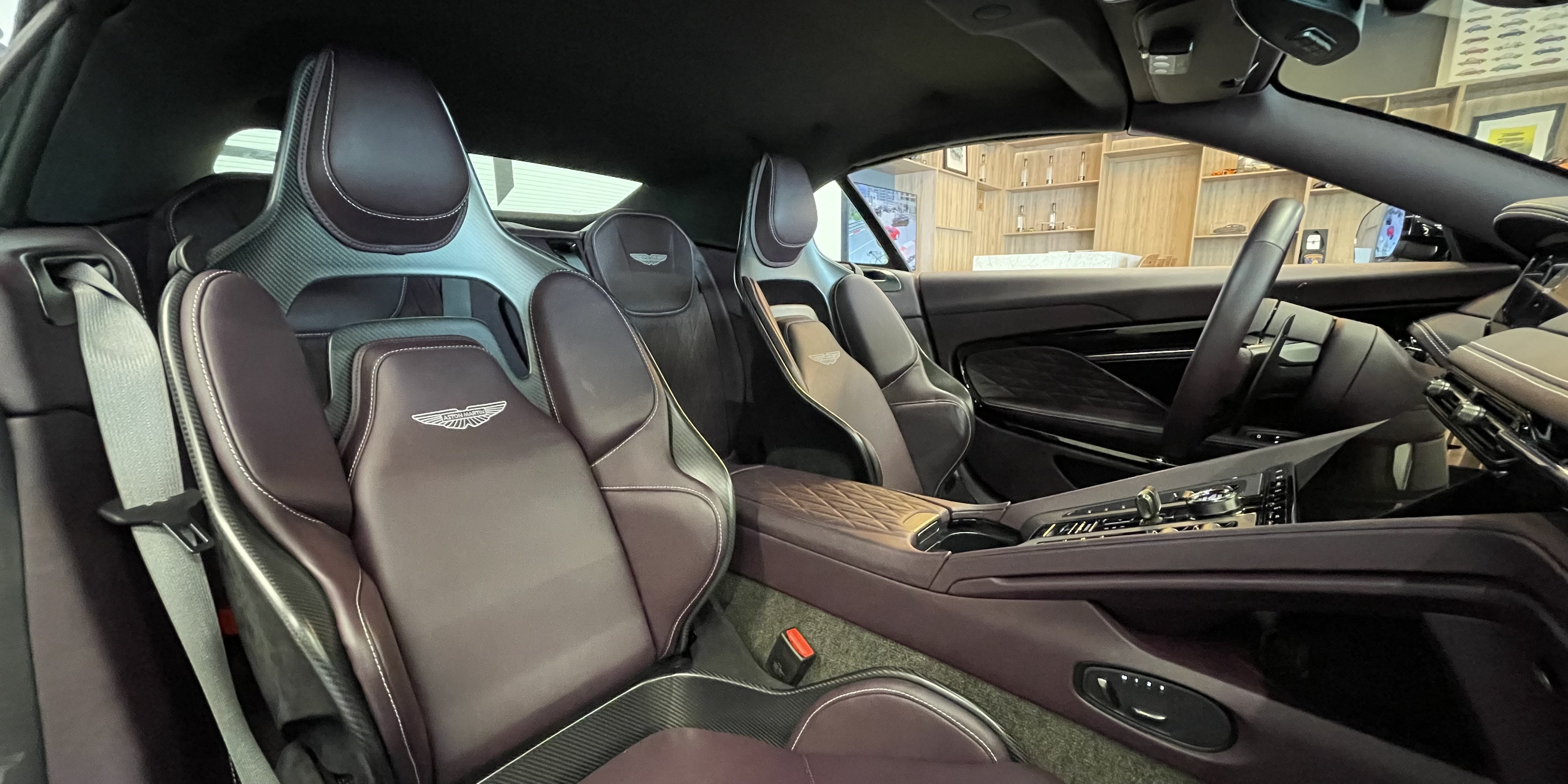 Aston Martin DB12 Volante