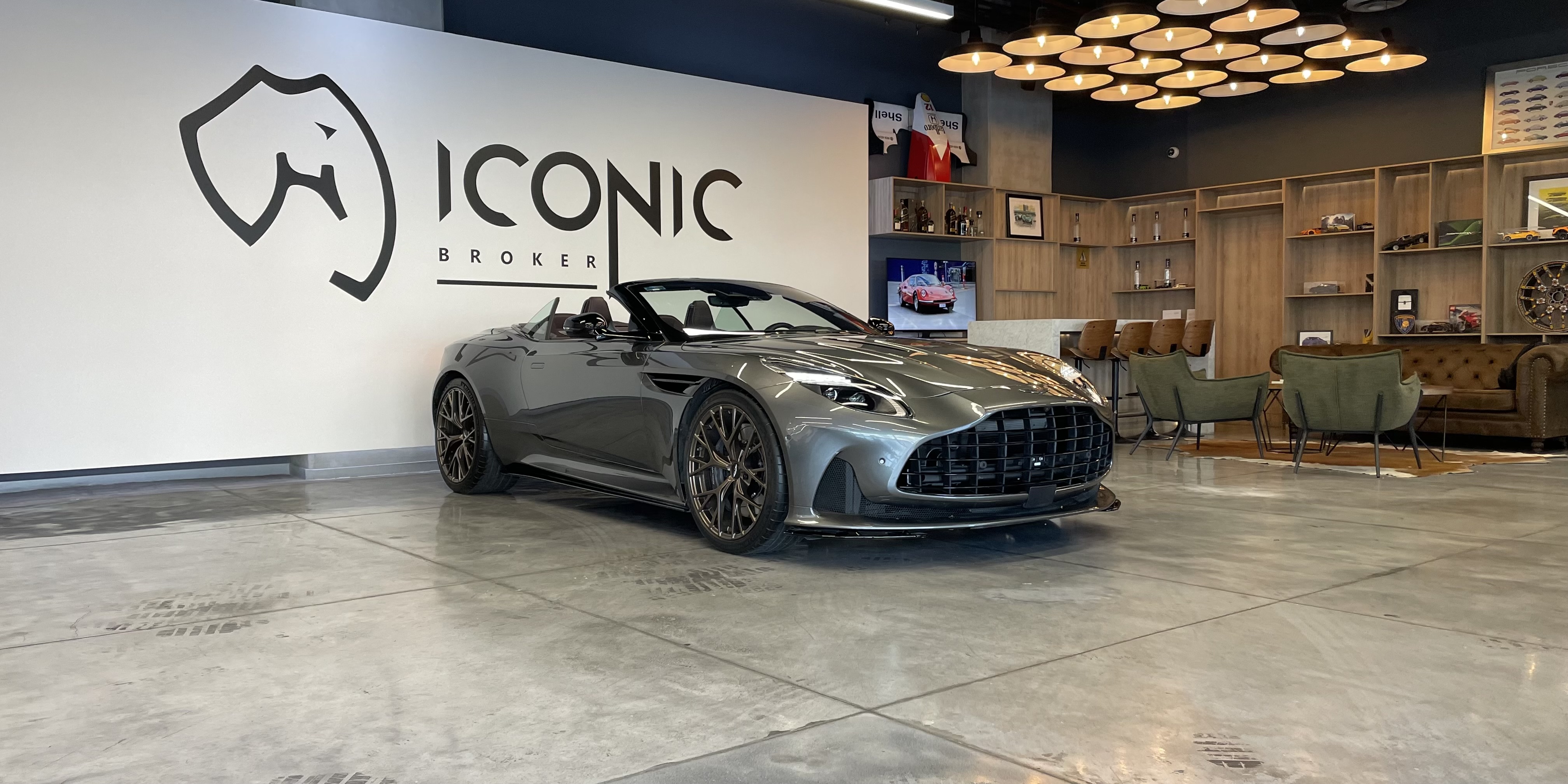 Aston Martin DB12 Volante