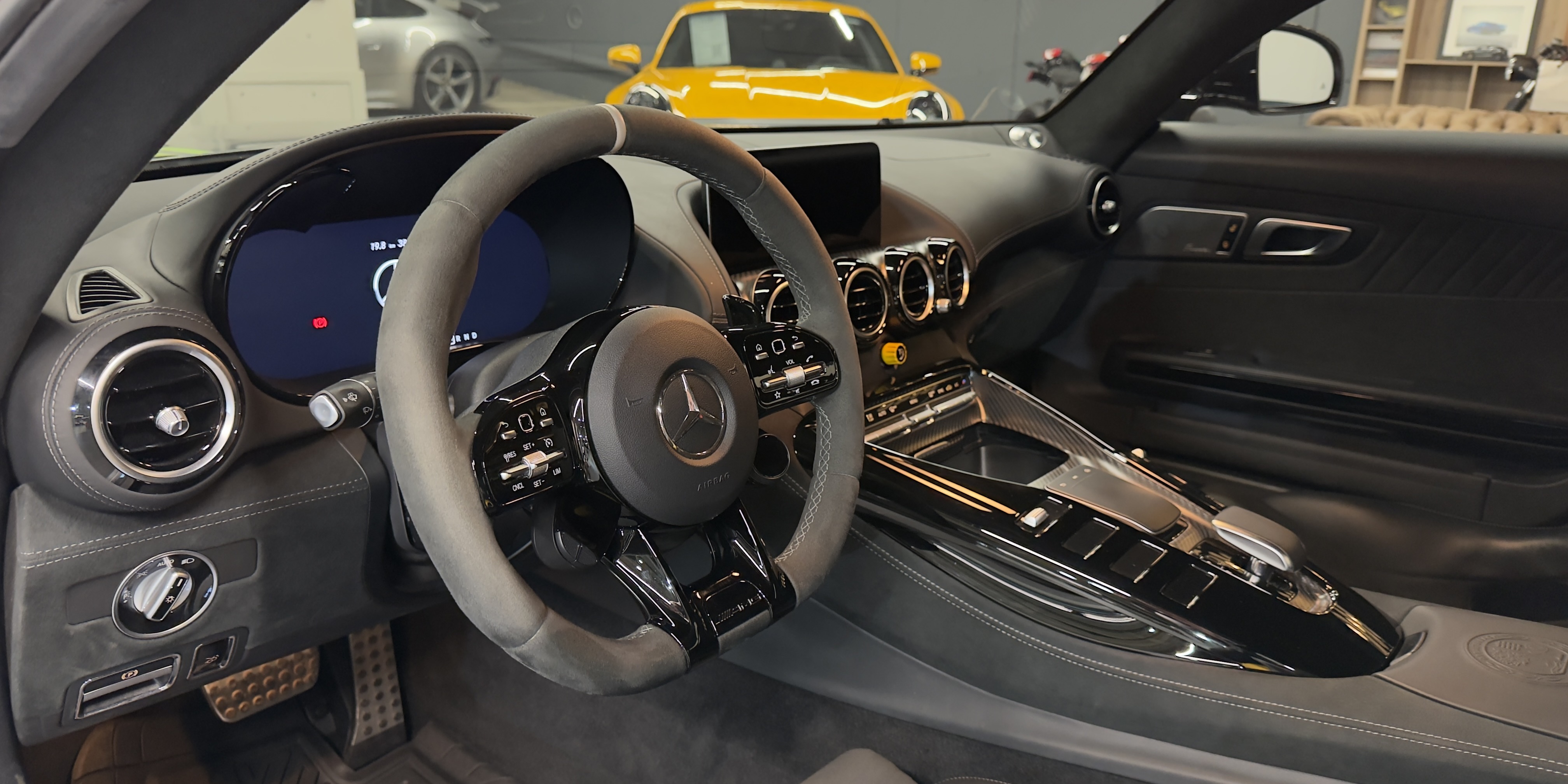 Mercedes Benz AMG GTR PRO