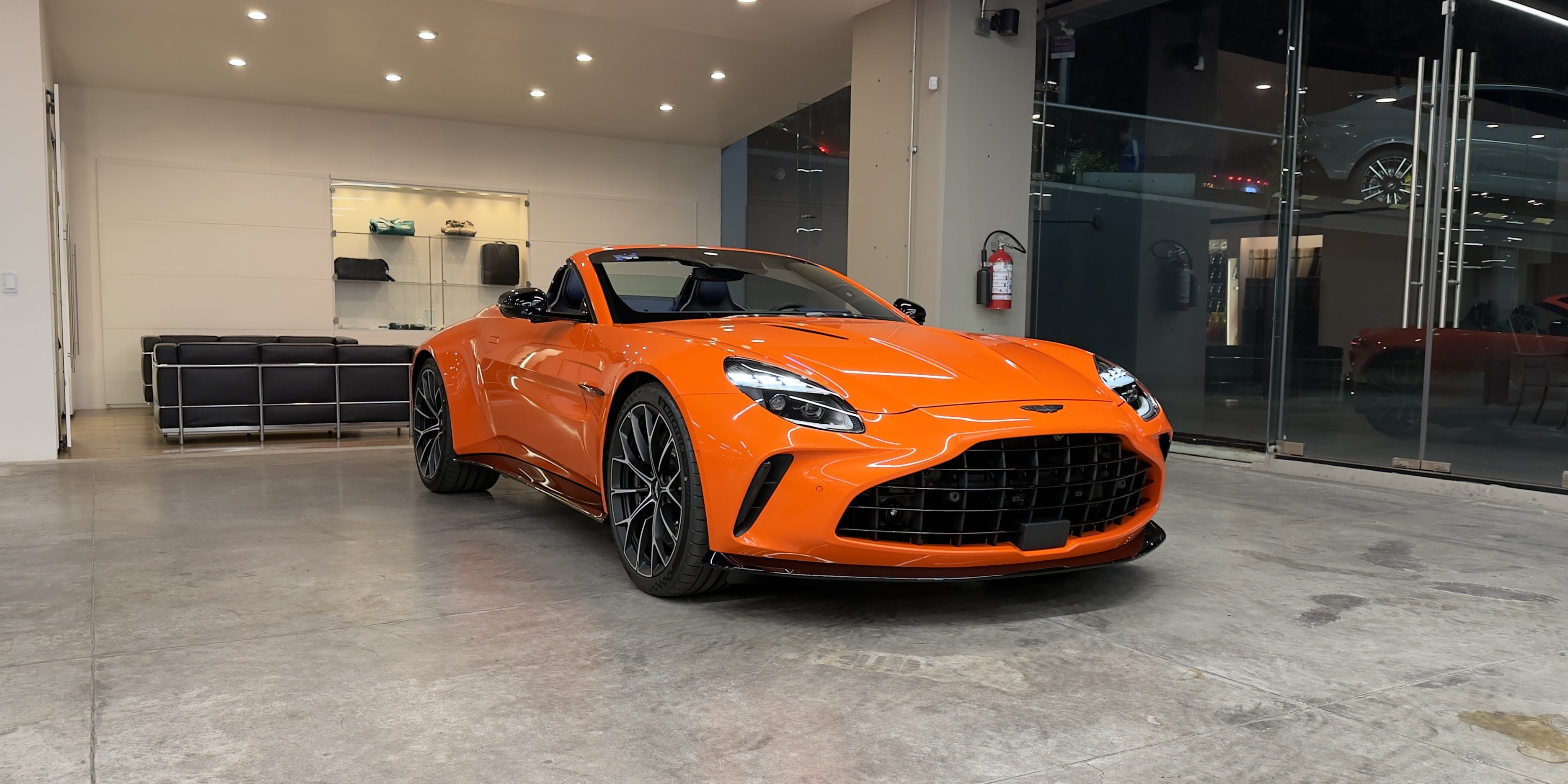 Aston Martin Vantage Roadster