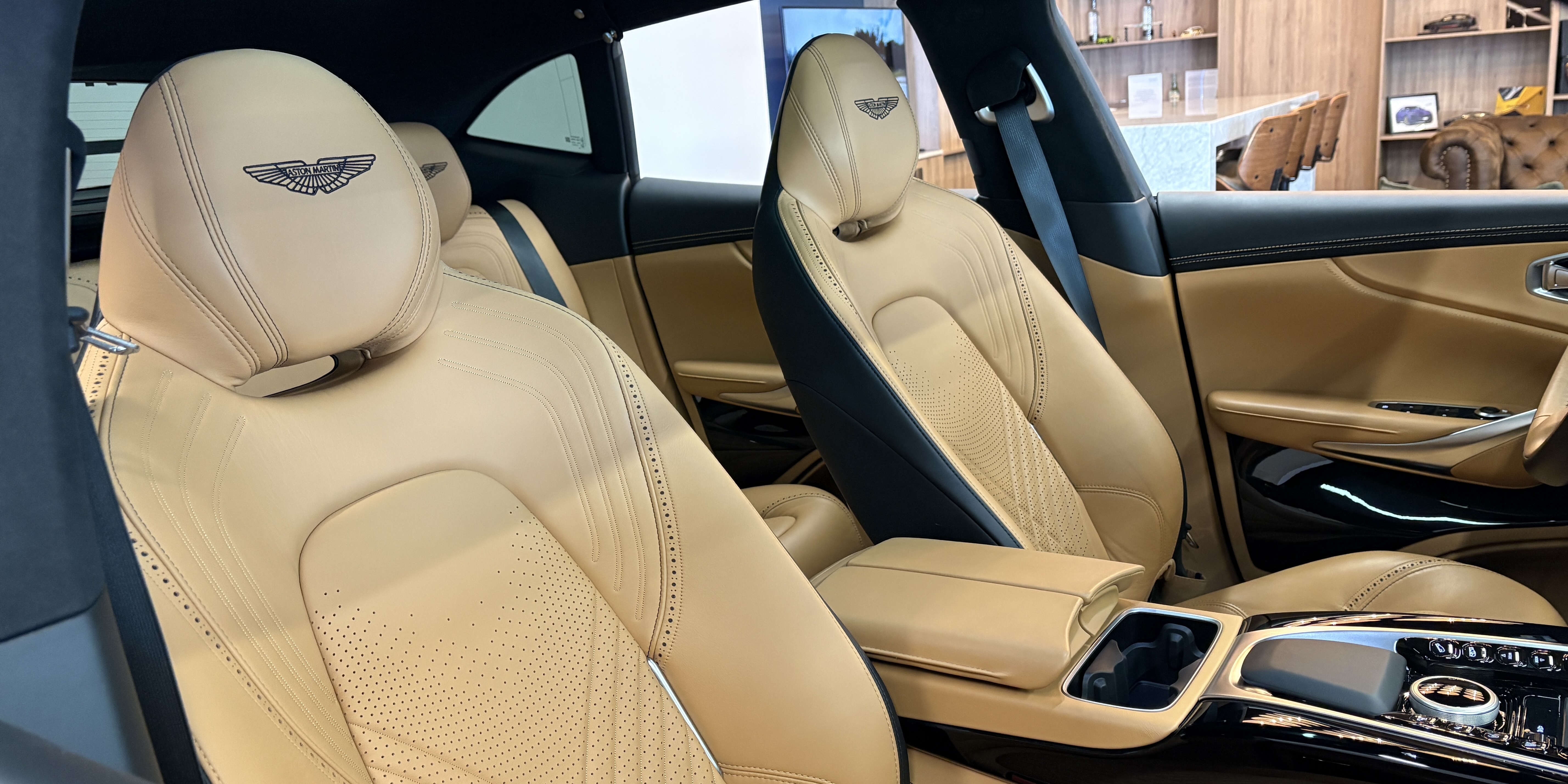 Aston Martin DBX