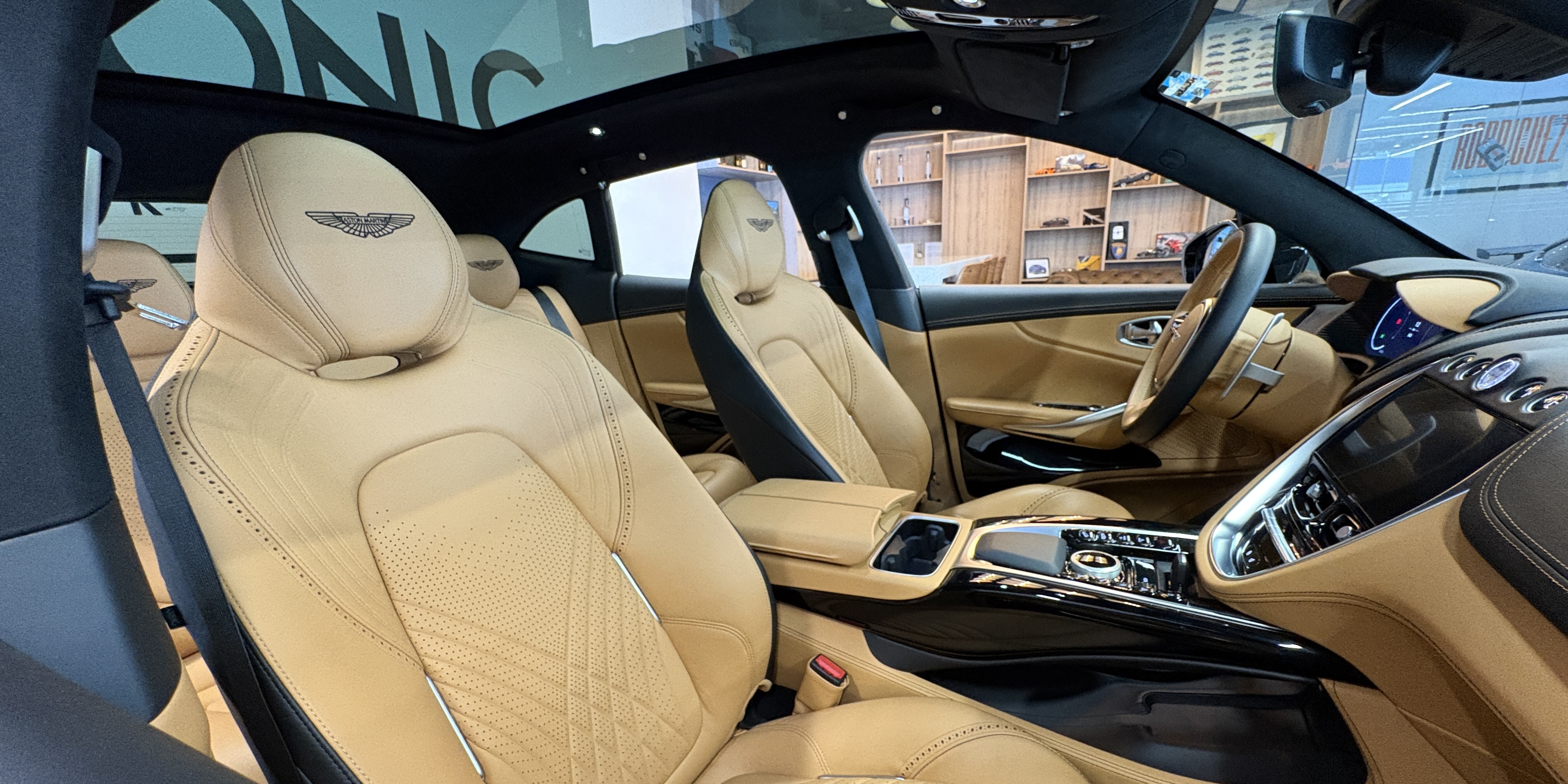 Aston Martin DBX