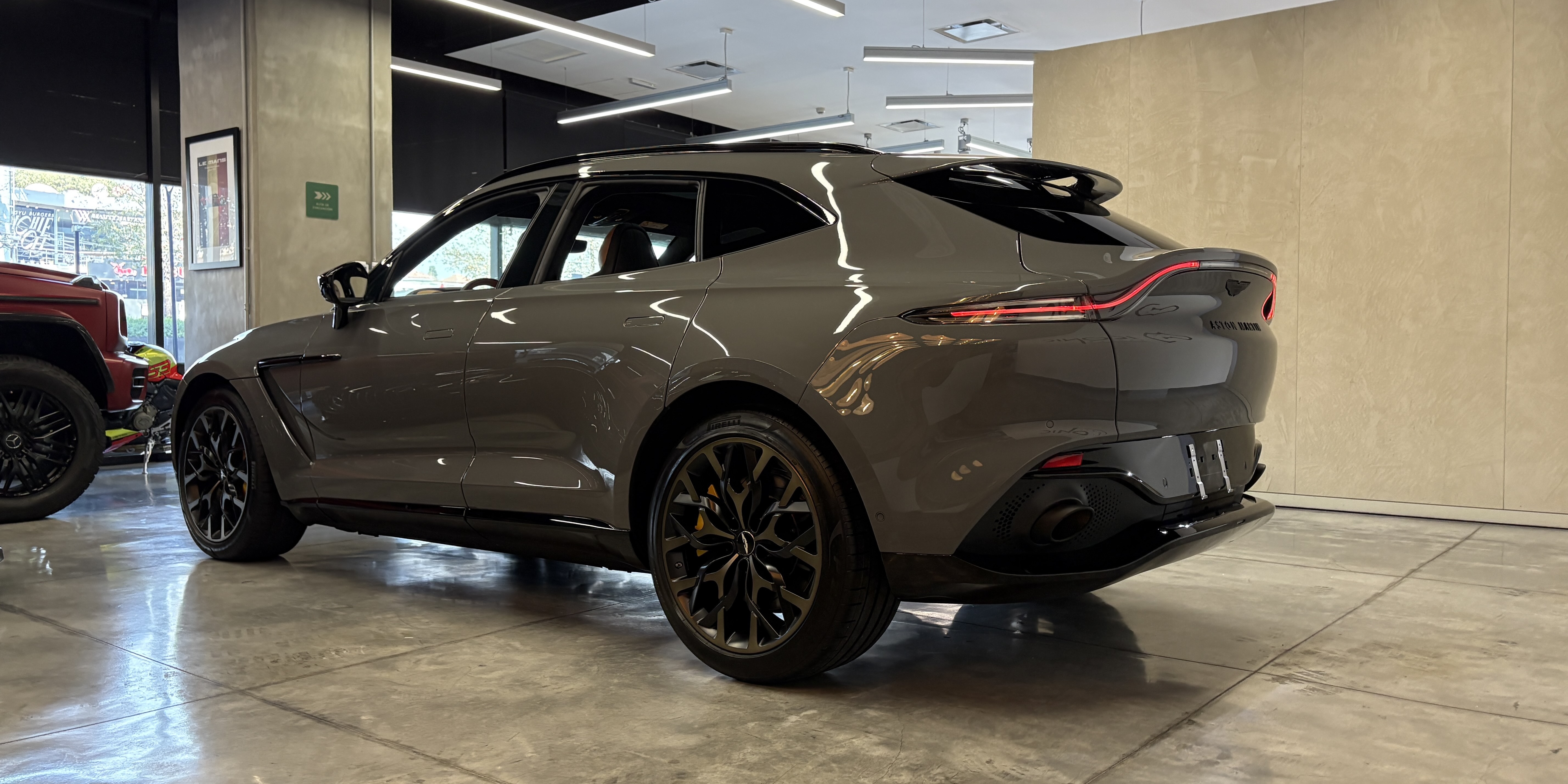 Aston Martin DBX