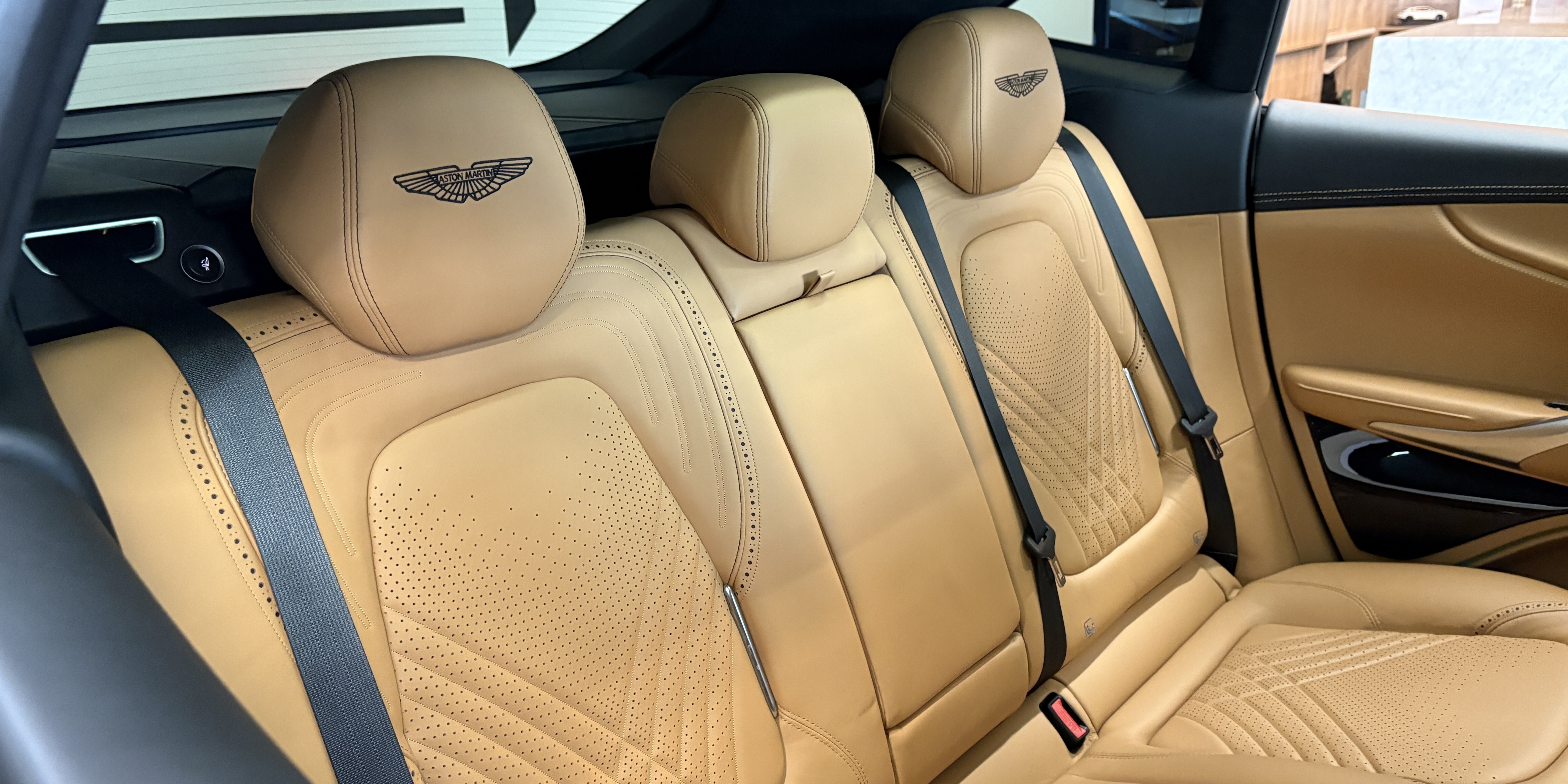 Aston Martin DBX