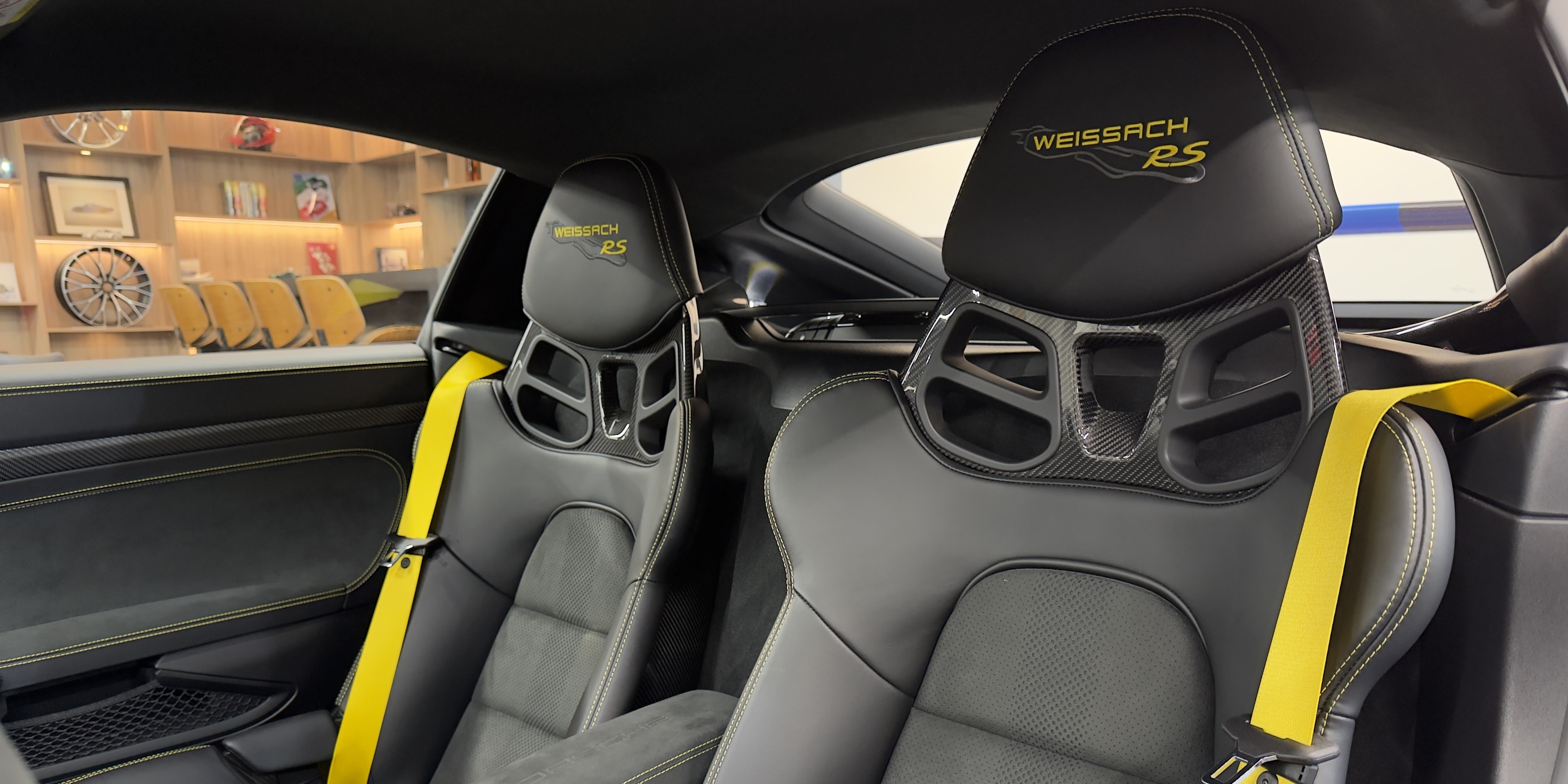 Porsche 718 Cayman GT4 RS