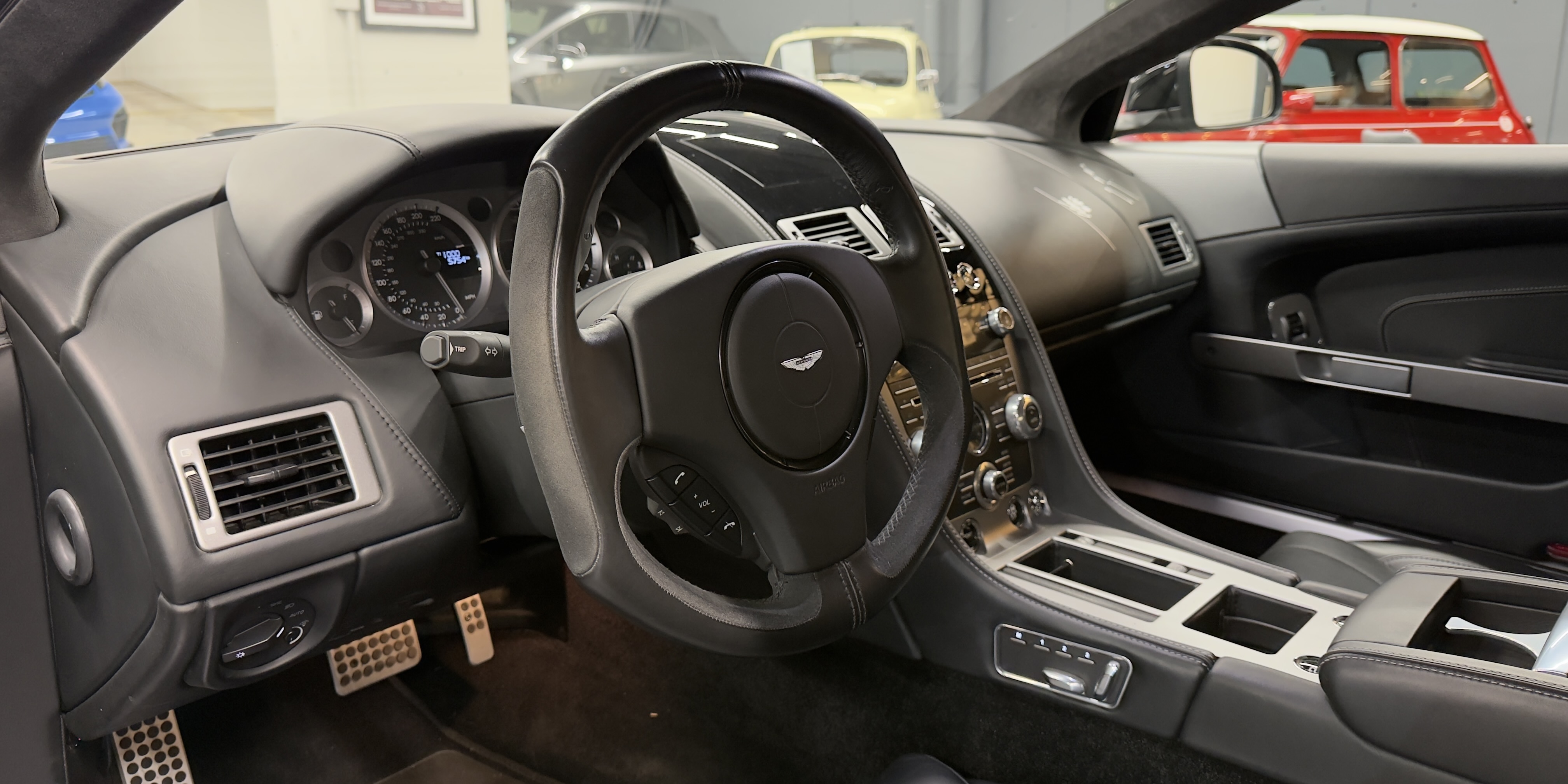 Aston Martin DB9 Volante
