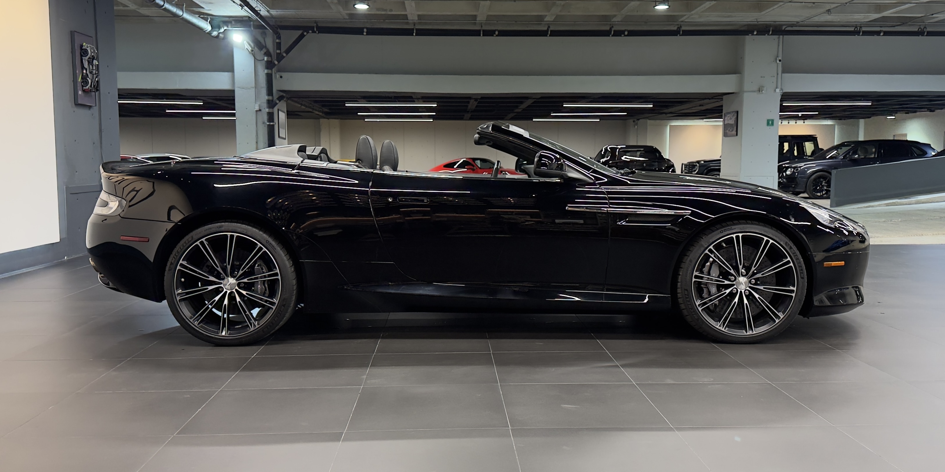 Aston Martin DB9 Volante