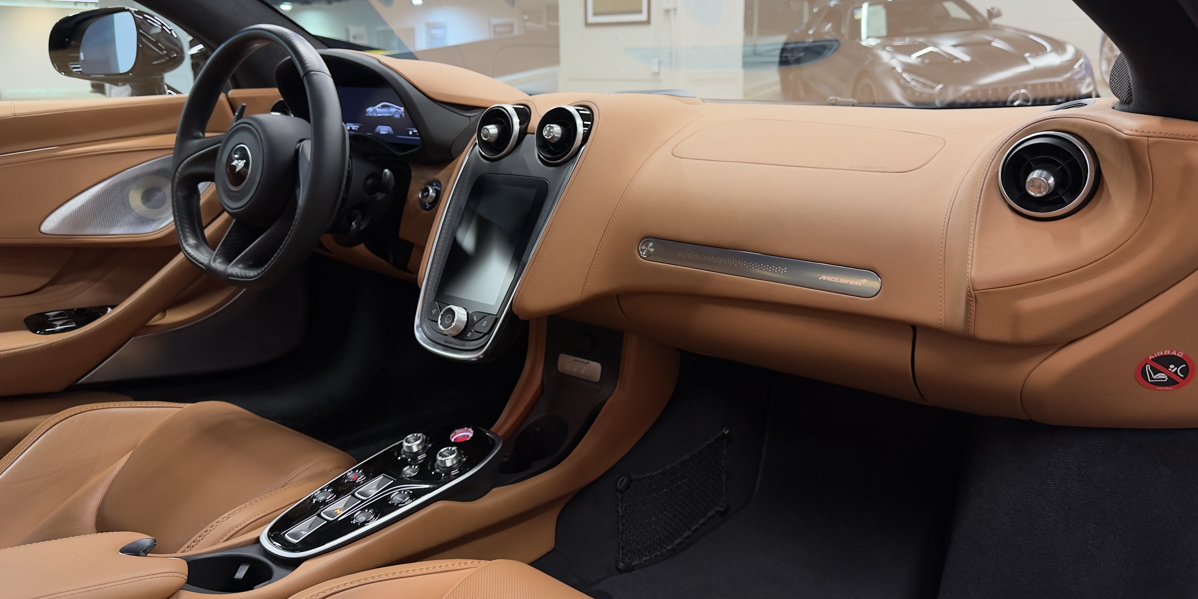 McLaren GT