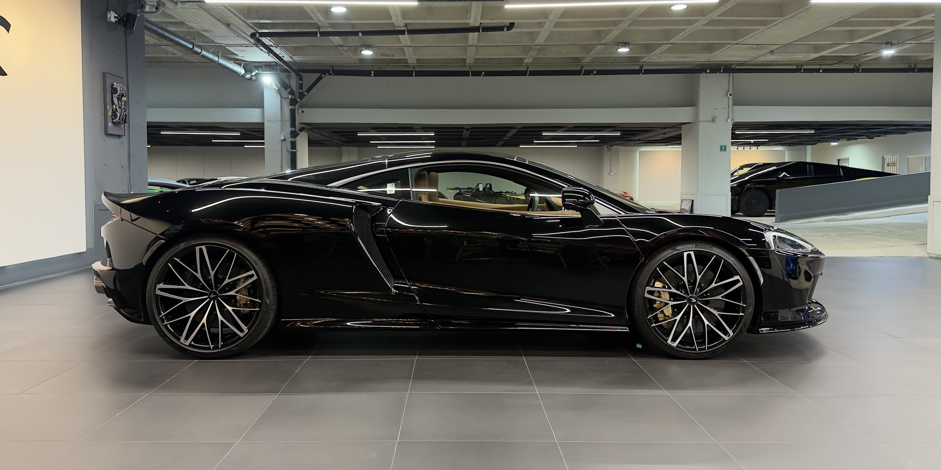 McLaren GT