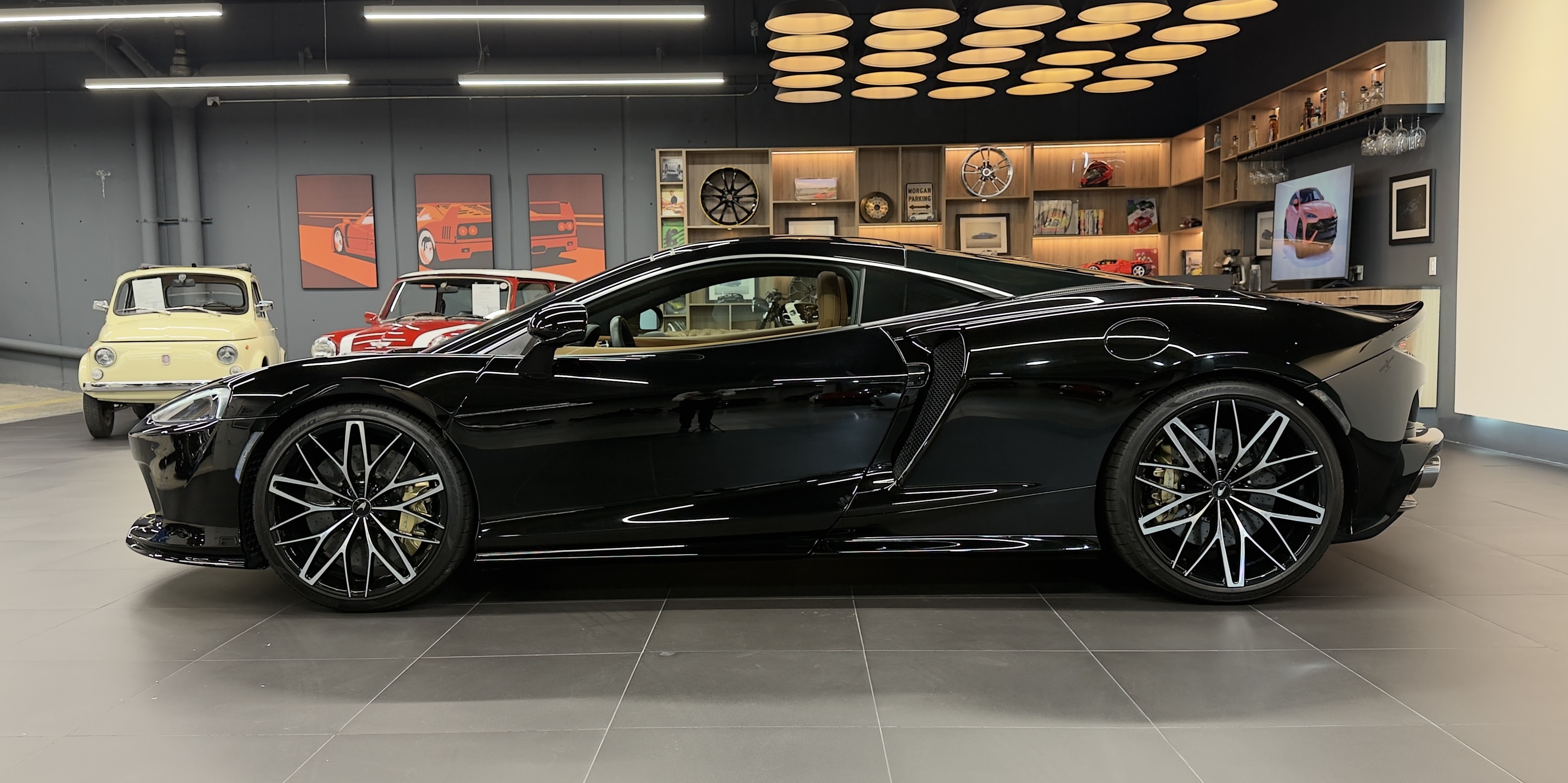 McLaren GT