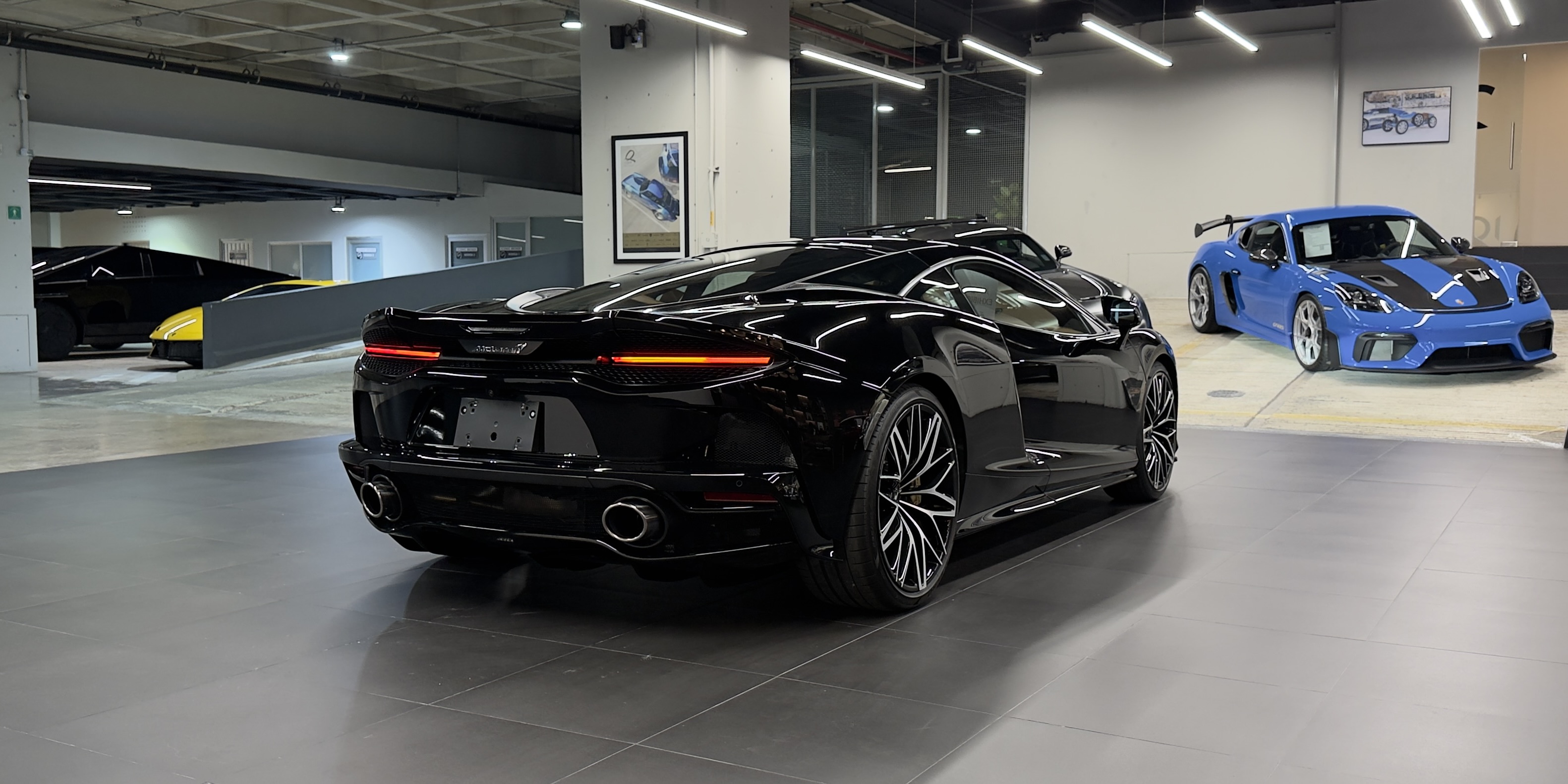 McLaren GT
