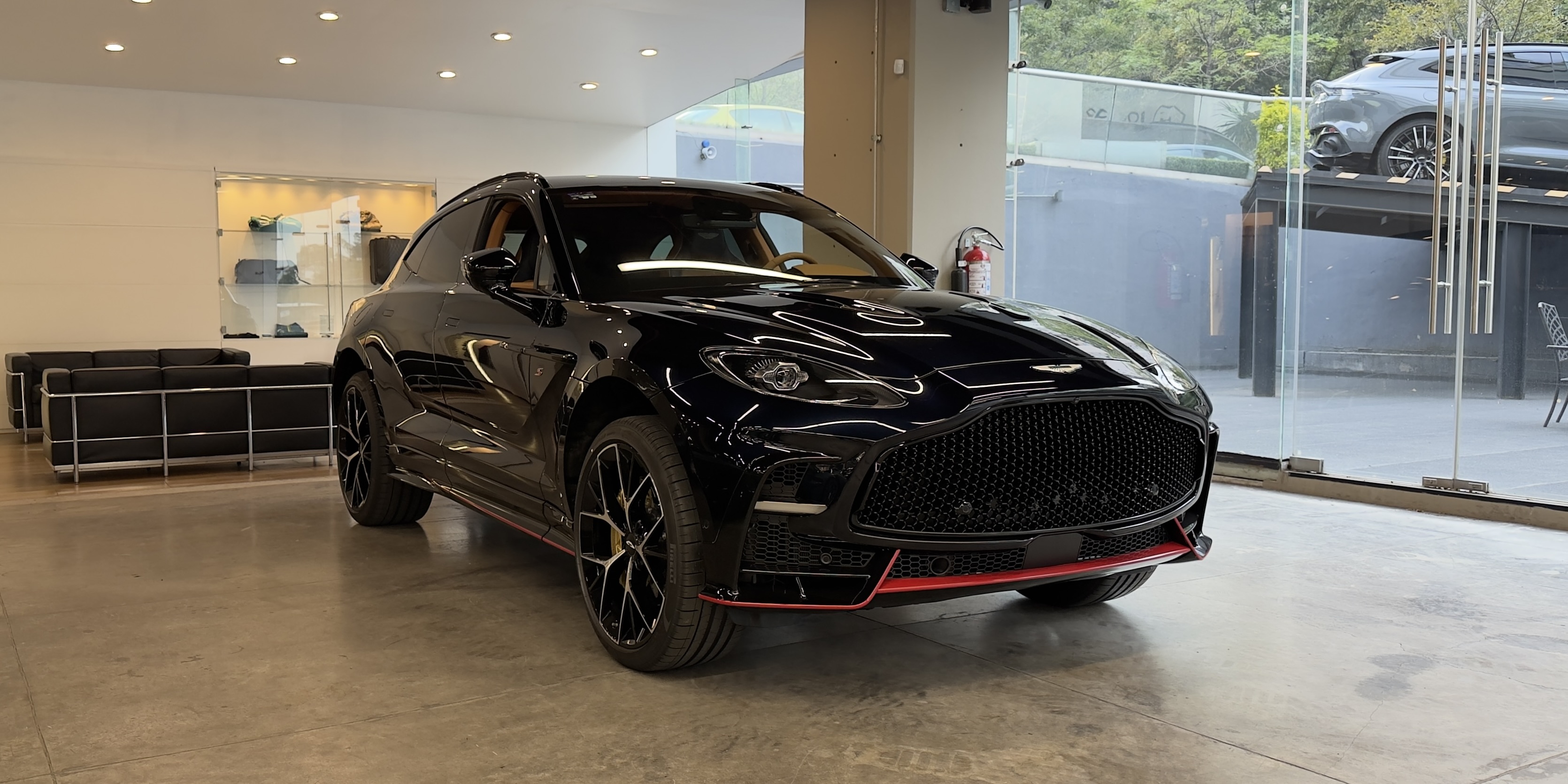Aston Martin DBX S