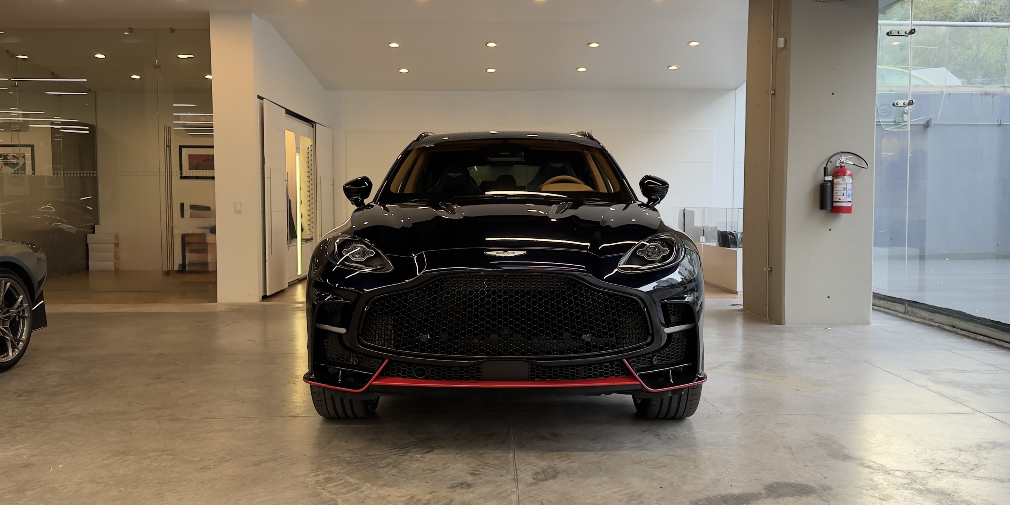 Aston Martin DBX S