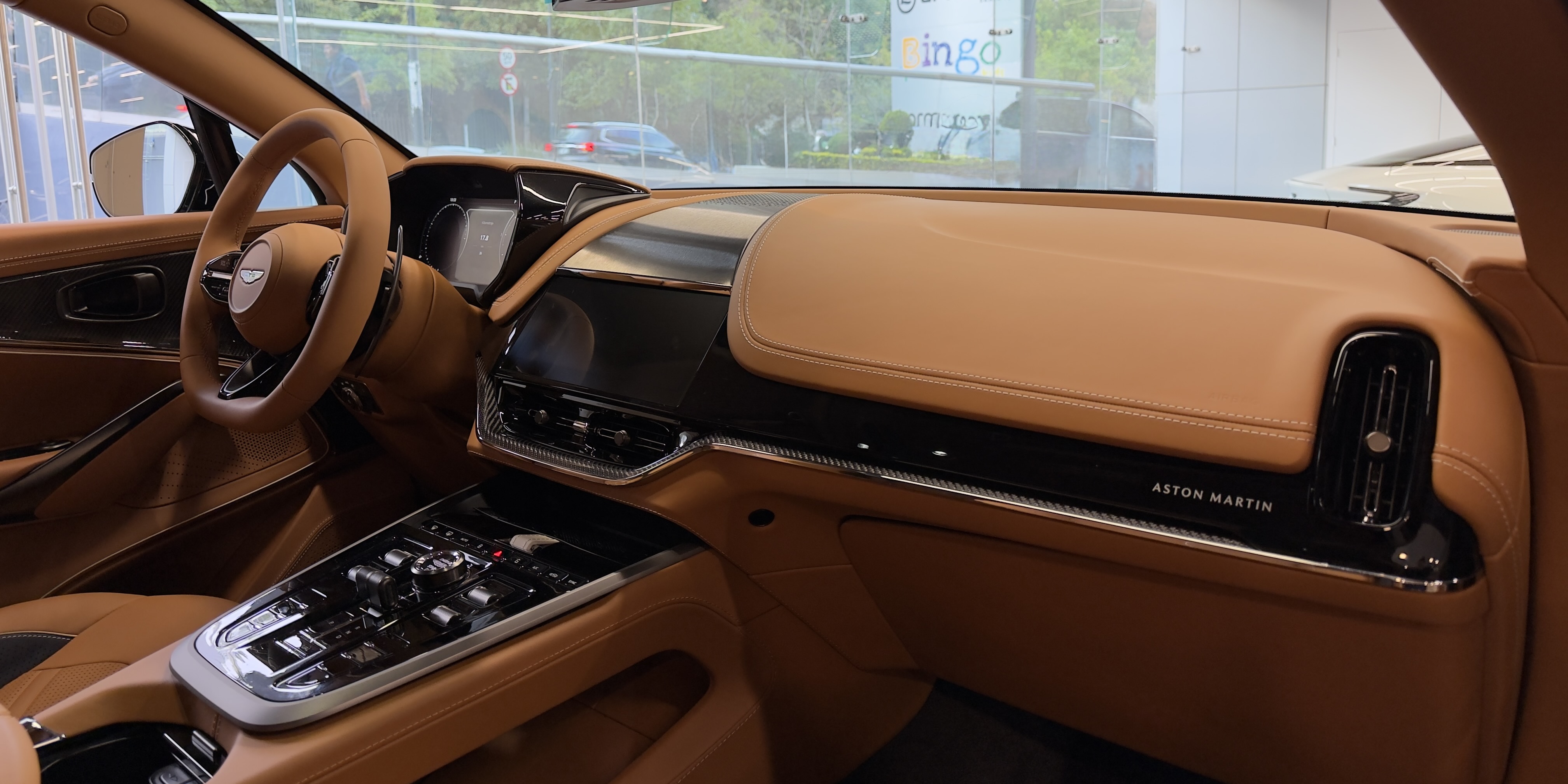 Aston Martin DBX S