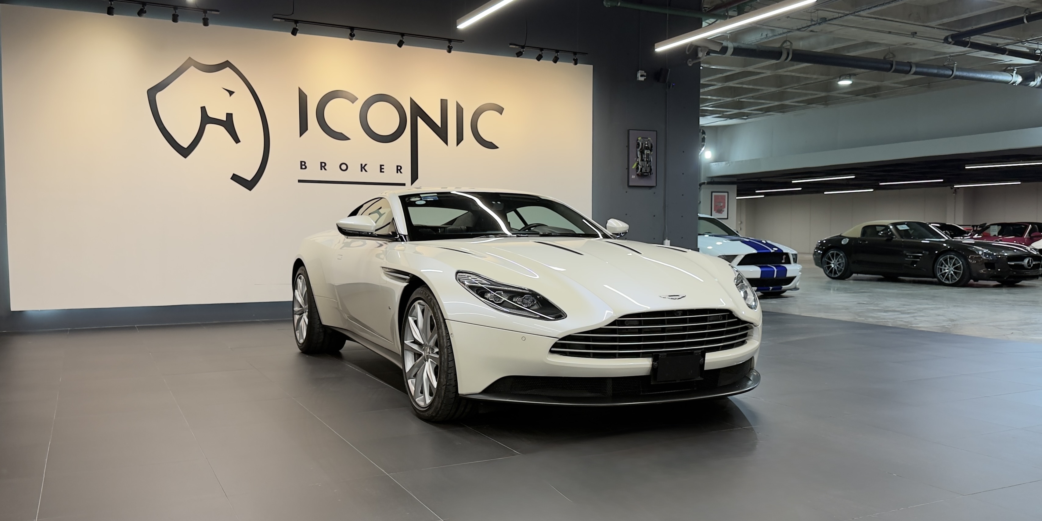 Aston Martin DB11 V12