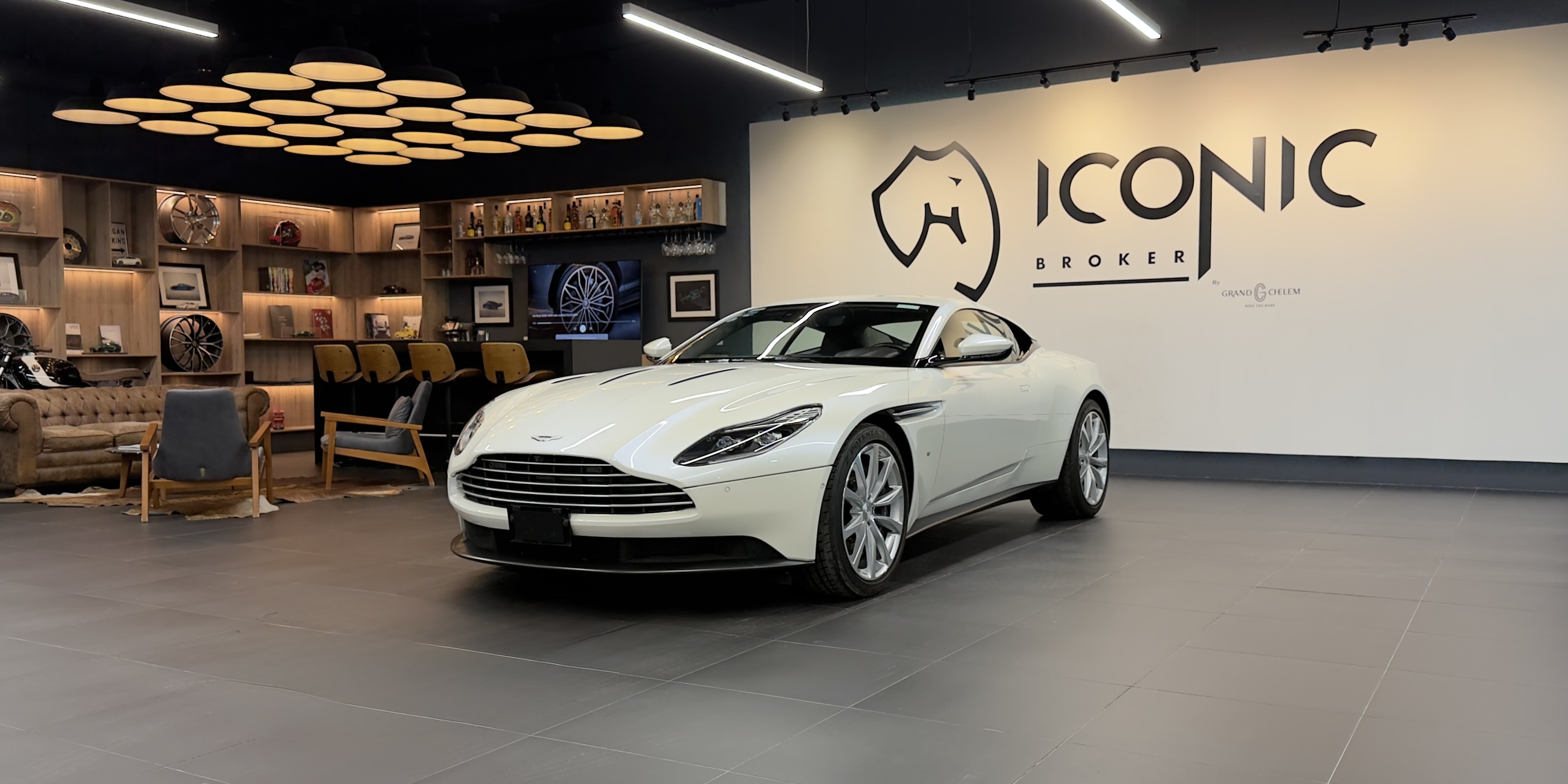 Aston Martin DB11 V12