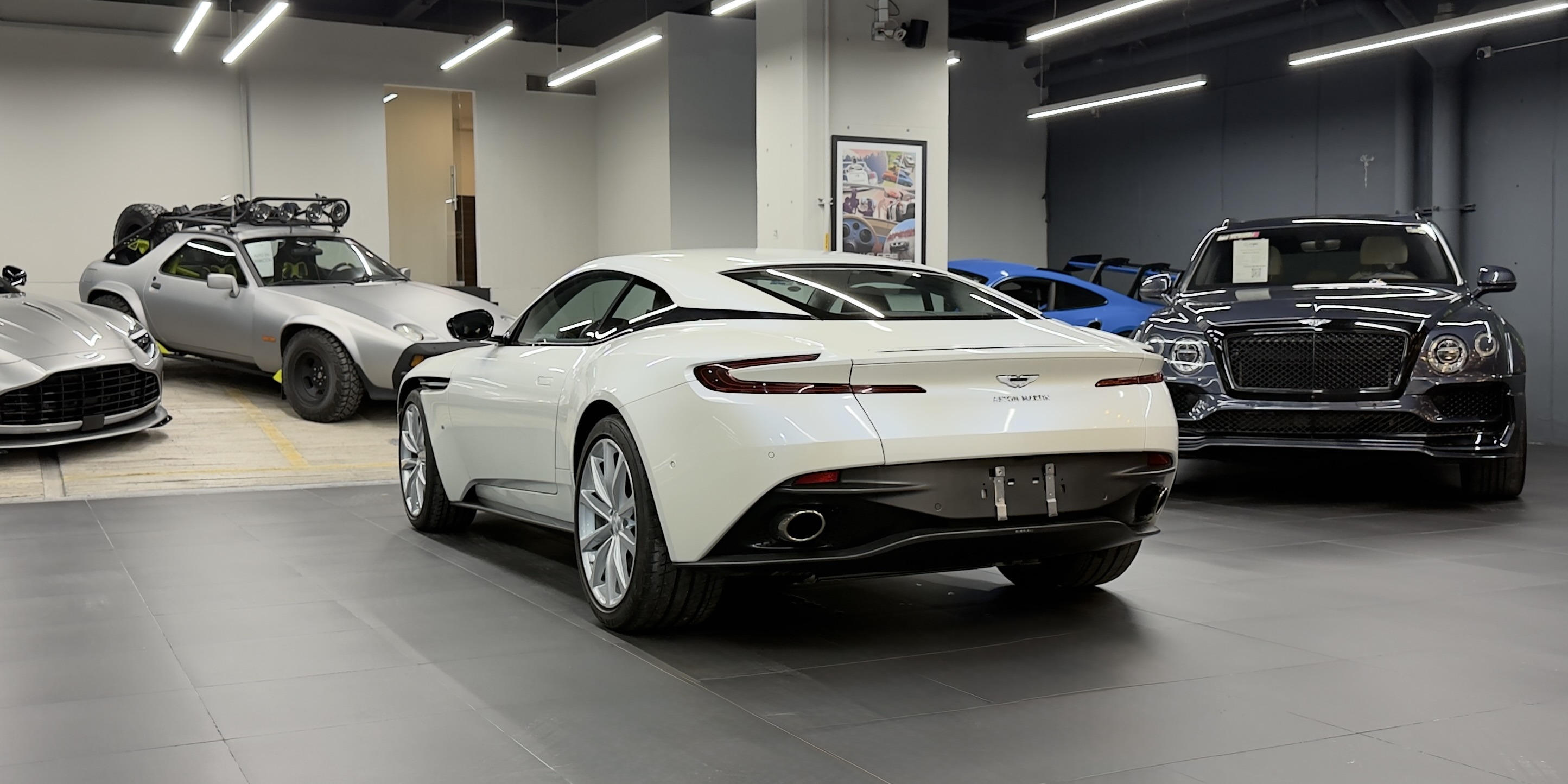 Aston Martin DB11 V12