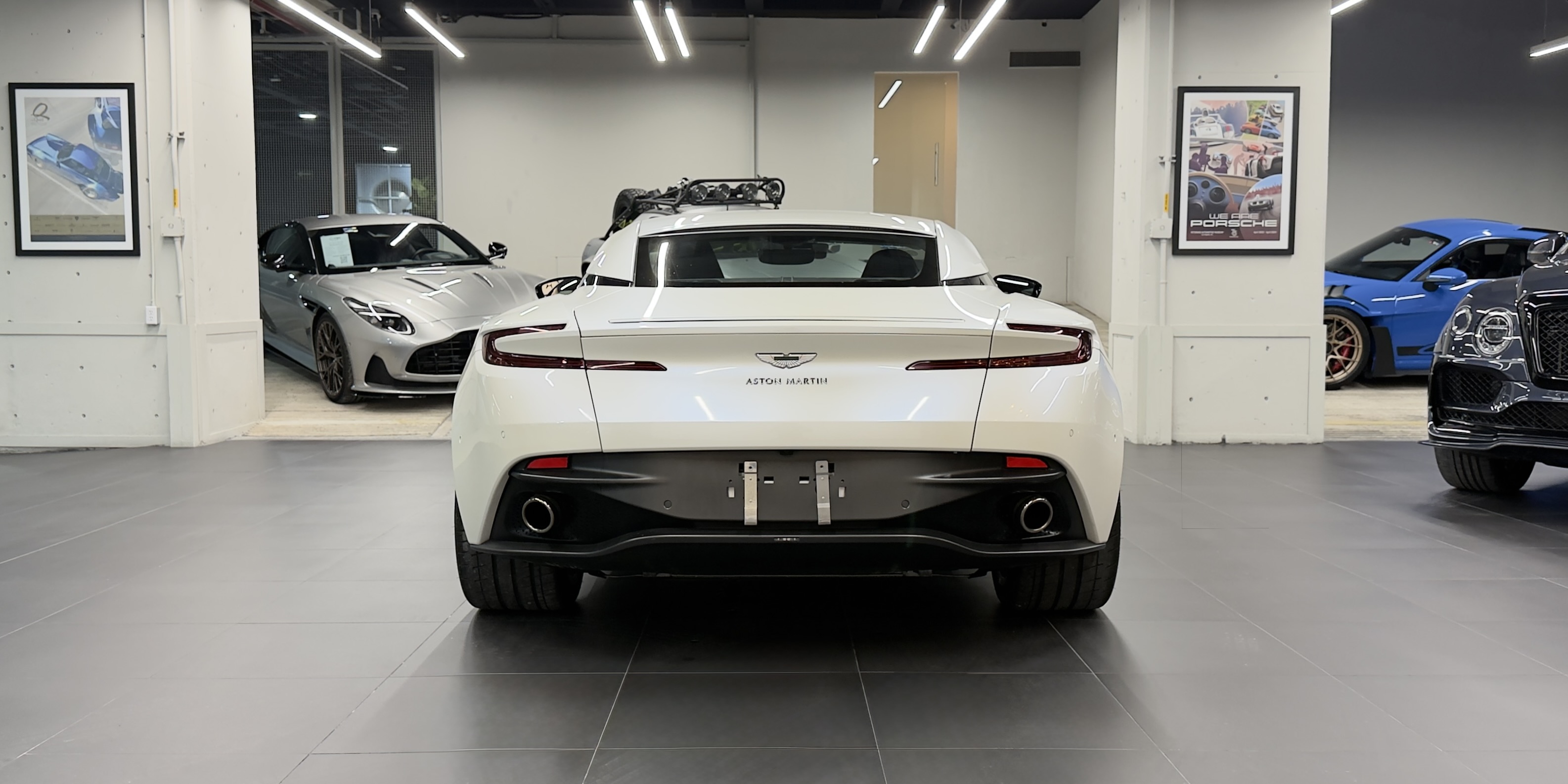 Aston Martin DB11 V12