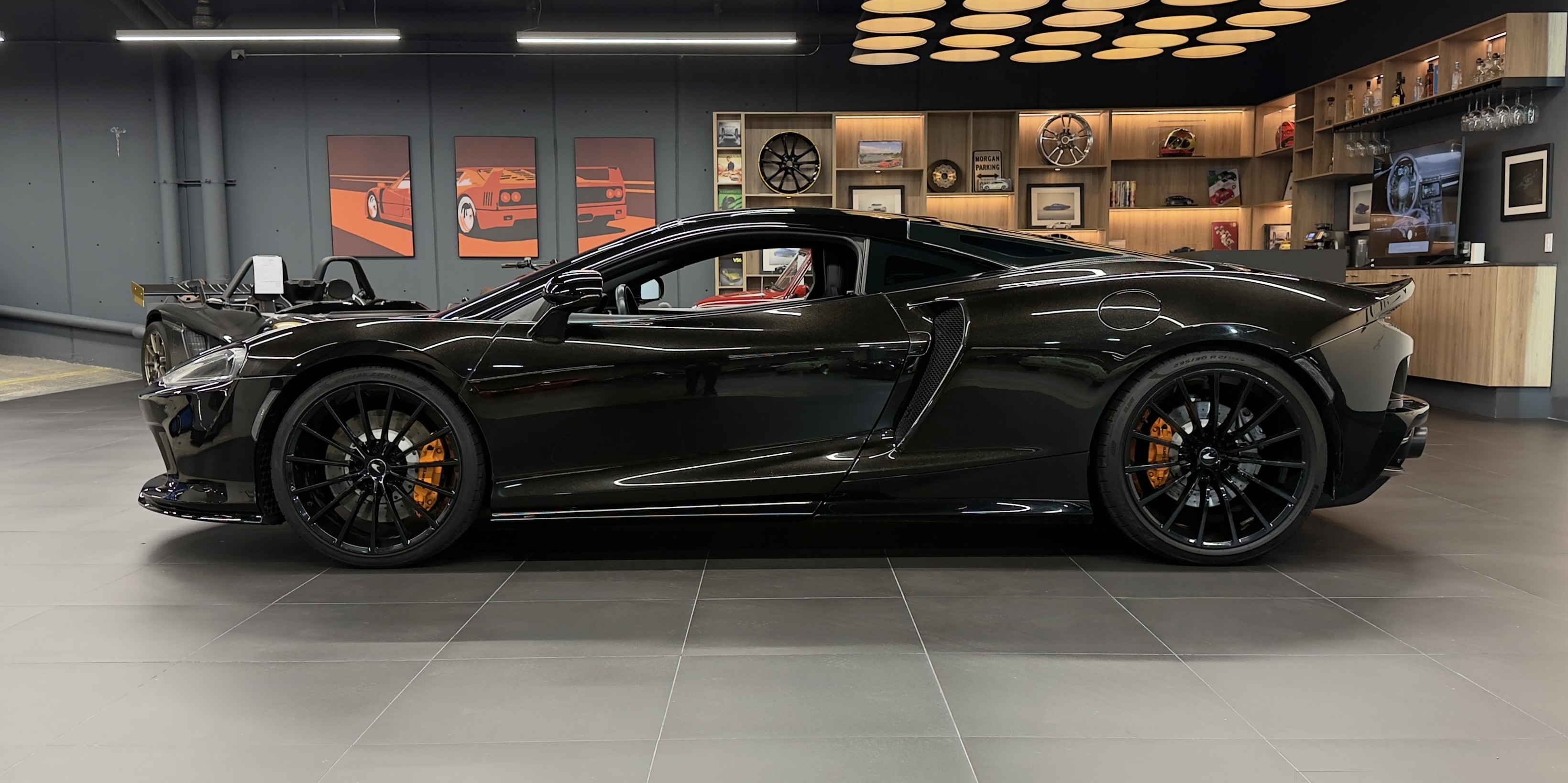 McLaren GT