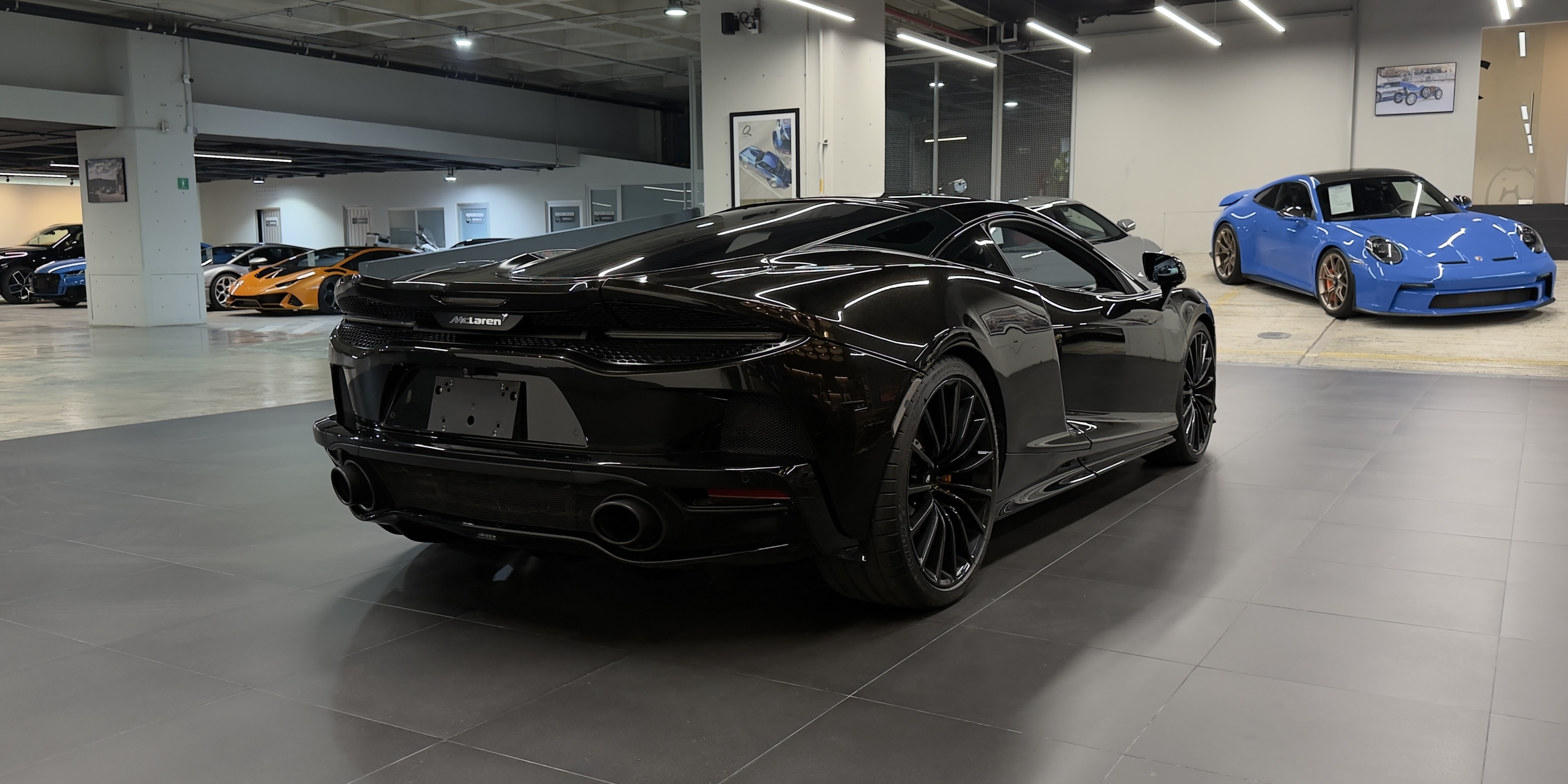 McLaren GT