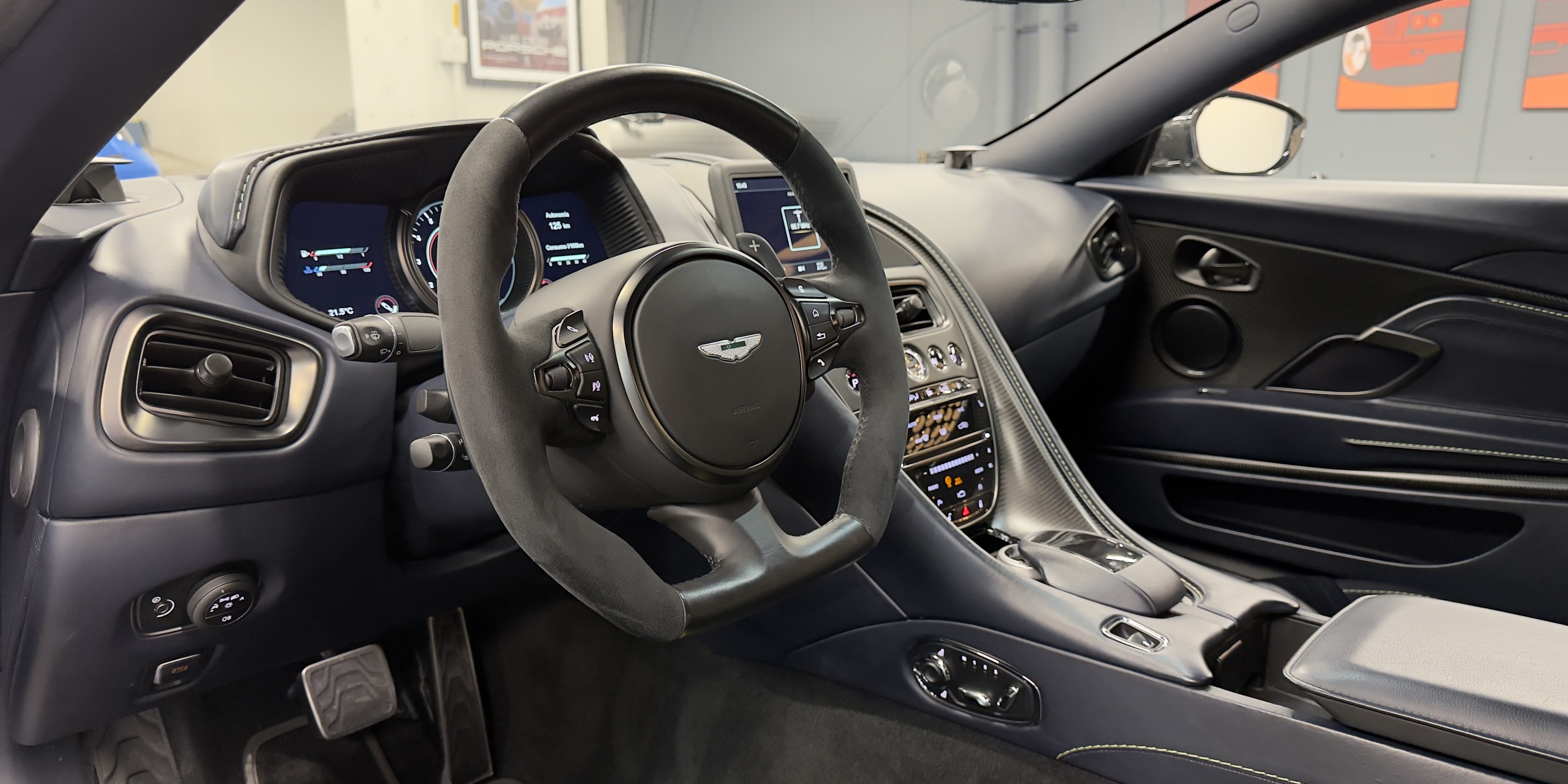 Aston Martin DB11 AMR