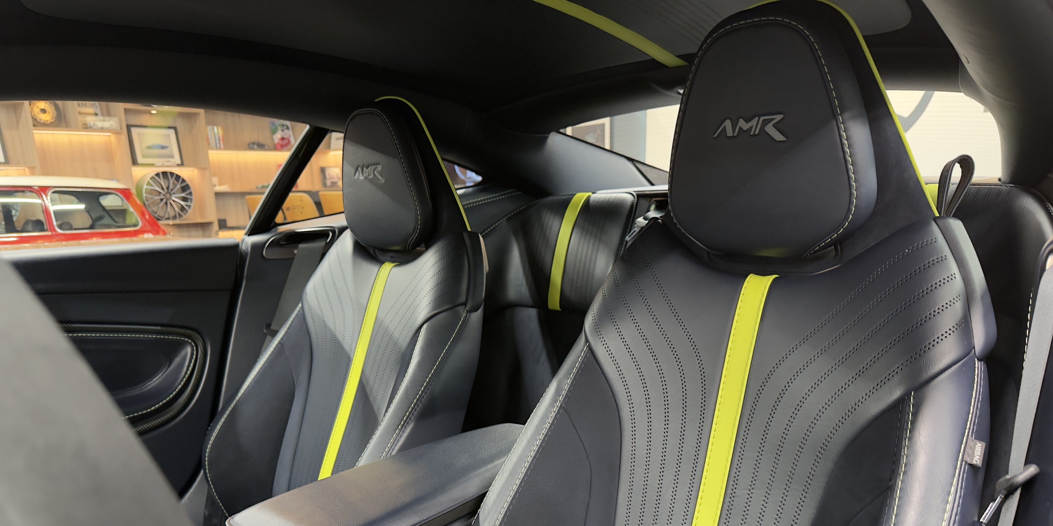 Aston Martin DB11 AMR