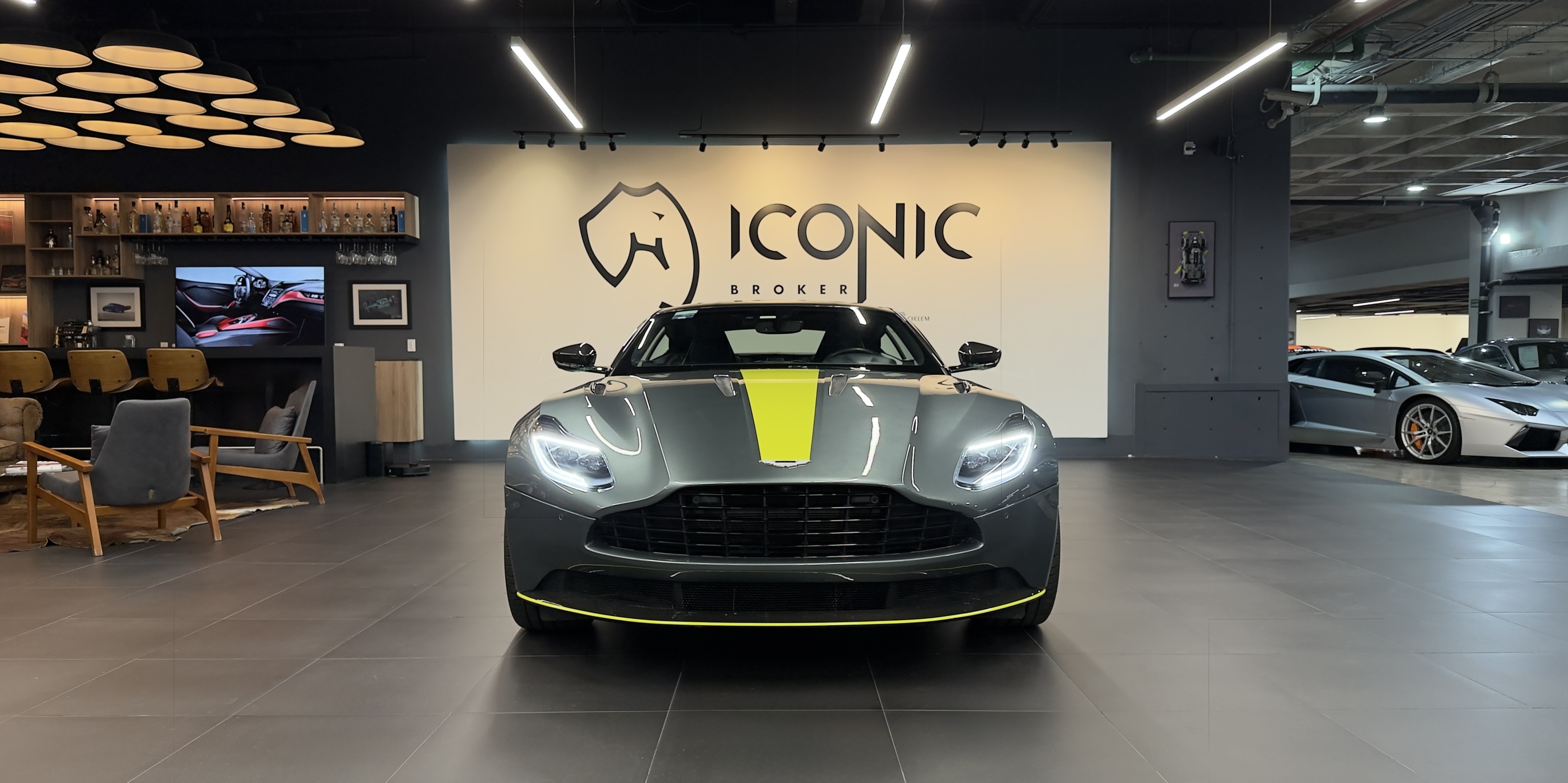 Aston Martin DB11 AMR