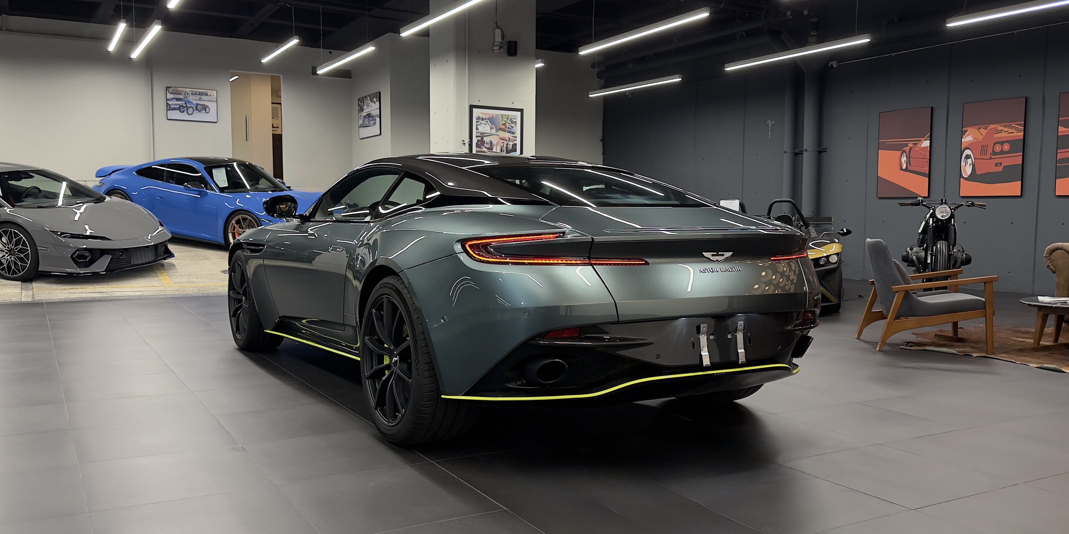 Aston Martin DB11 AMR