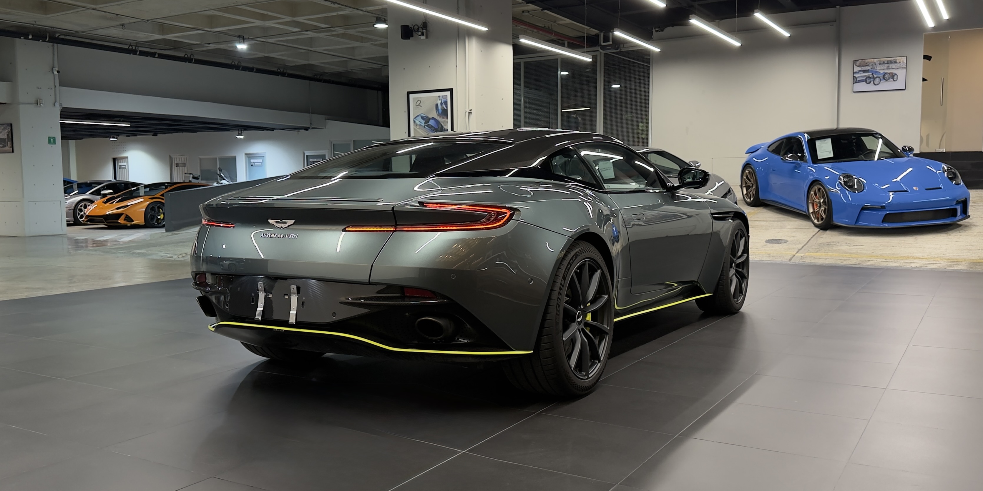 Aston Martin DB11 AMR