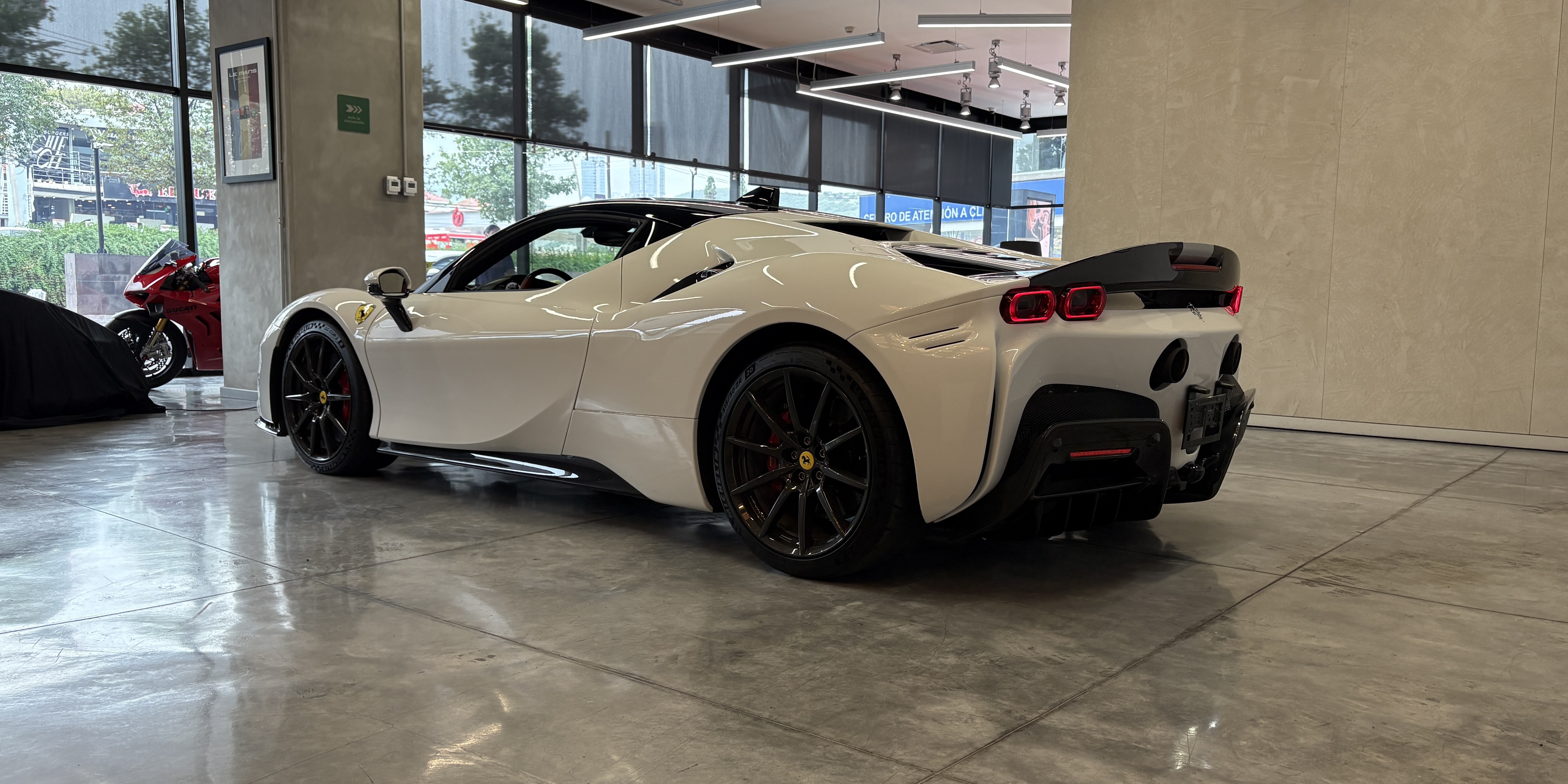 Ferrari SF90 Assetto Fiorano